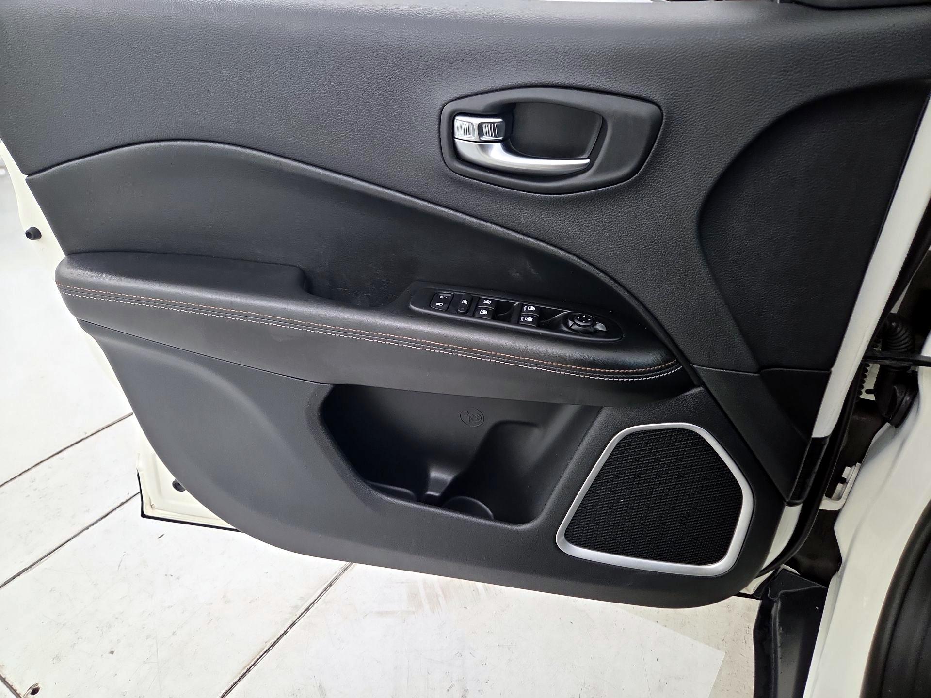 Thumbnail: 2020 Jeep Compass - 12