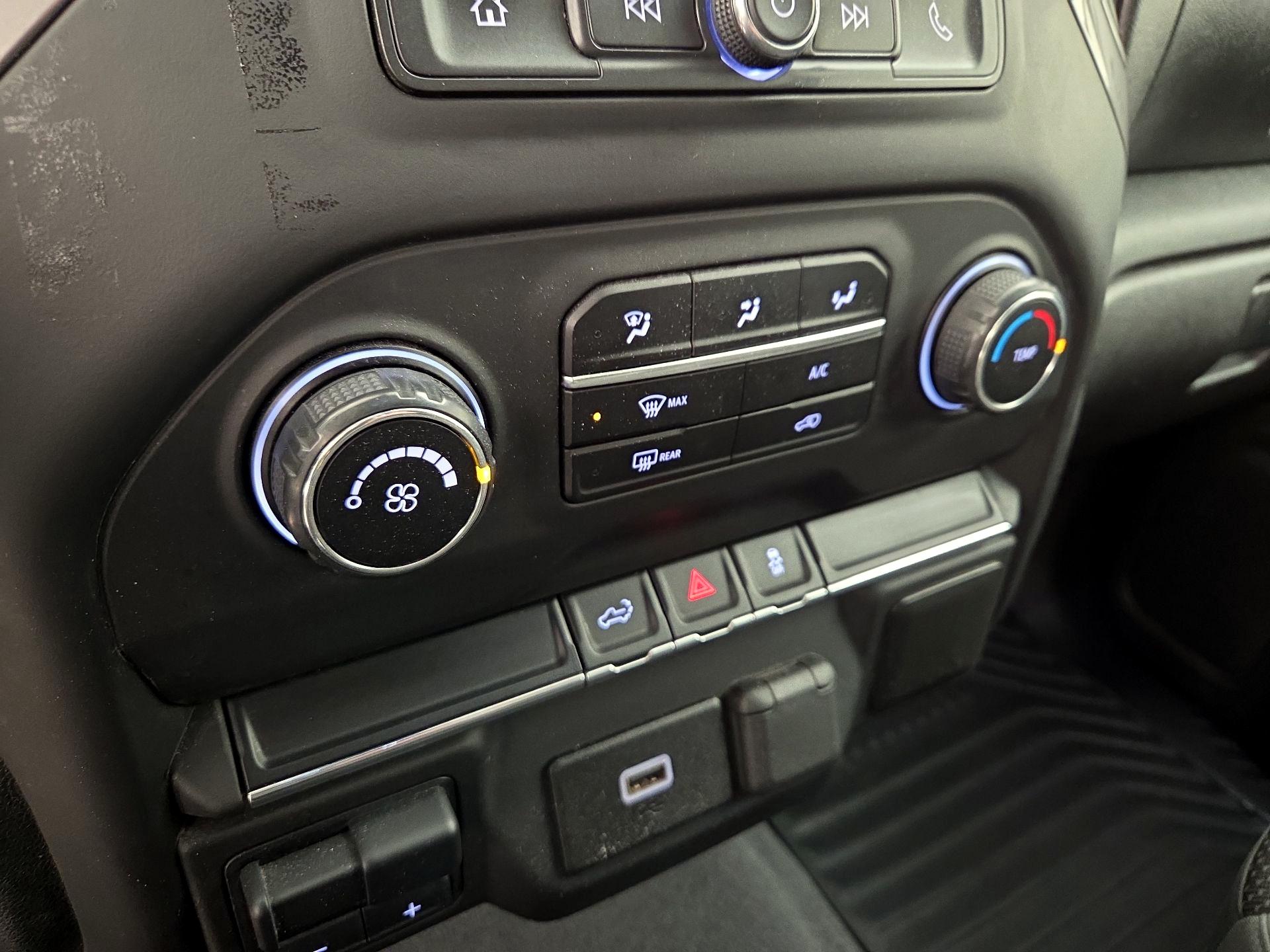 Thumbnail: 2020 Chevrolet Silverado 1500 - 16