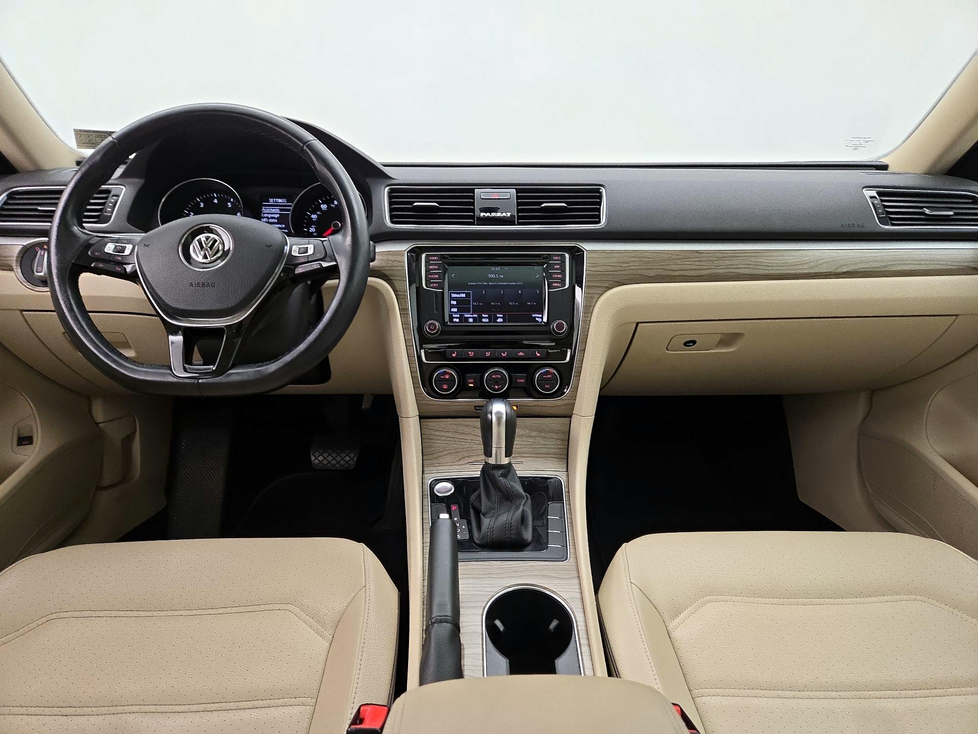 Thumbnail: 2018 Volkswagen Passat - 9