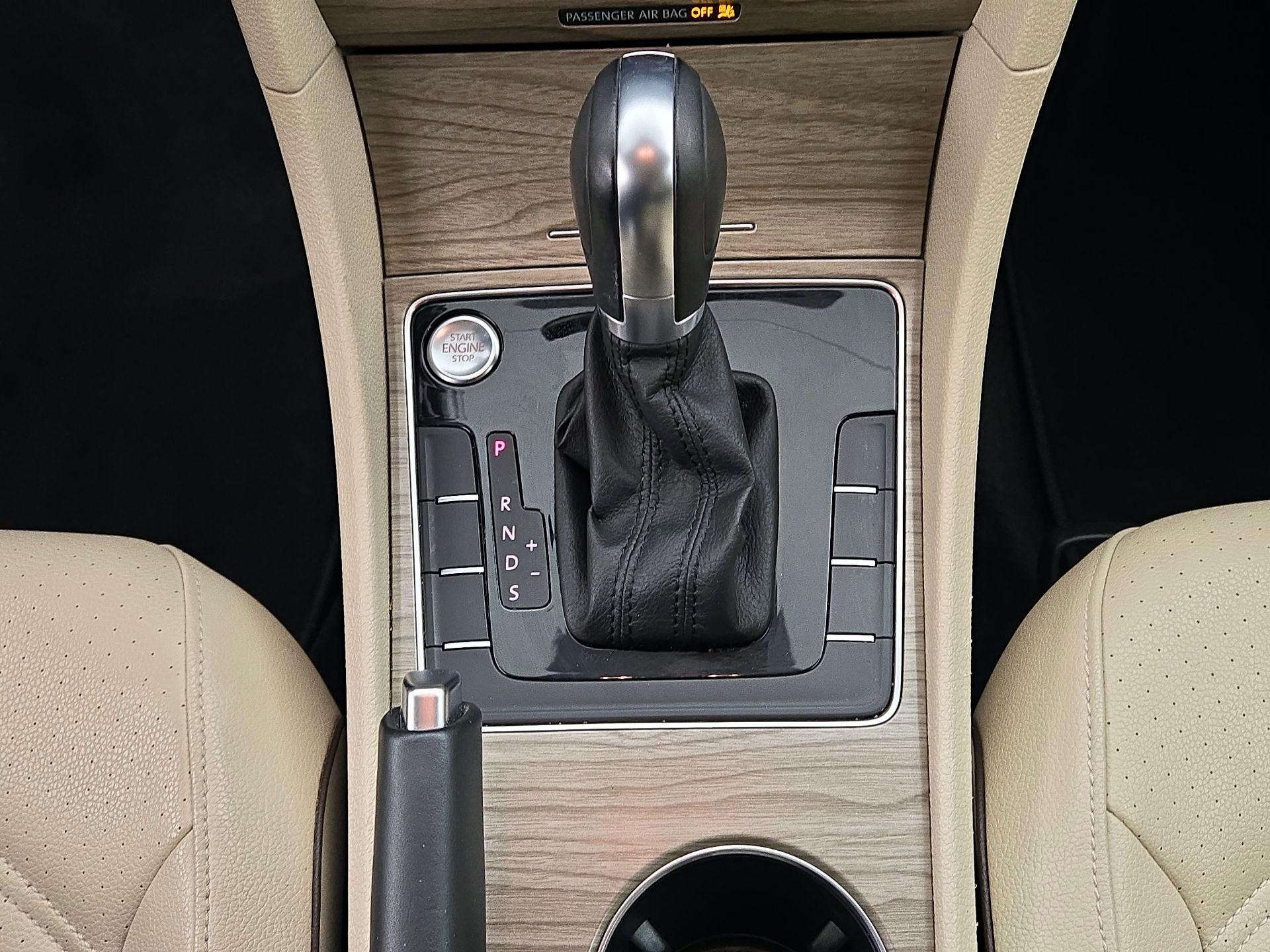 Thumbnail: 2018 Volkswagen Passat - 16