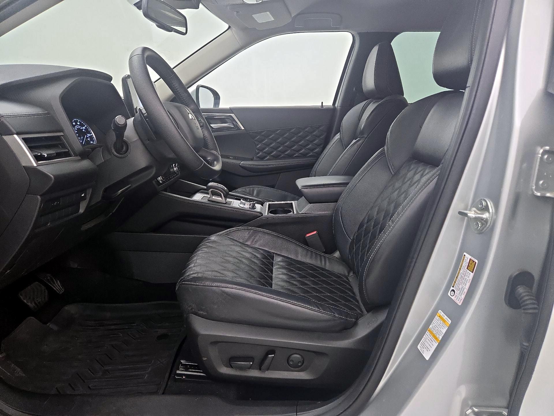 Thumbnail: 2022 Mitsubishi Outlander - 11