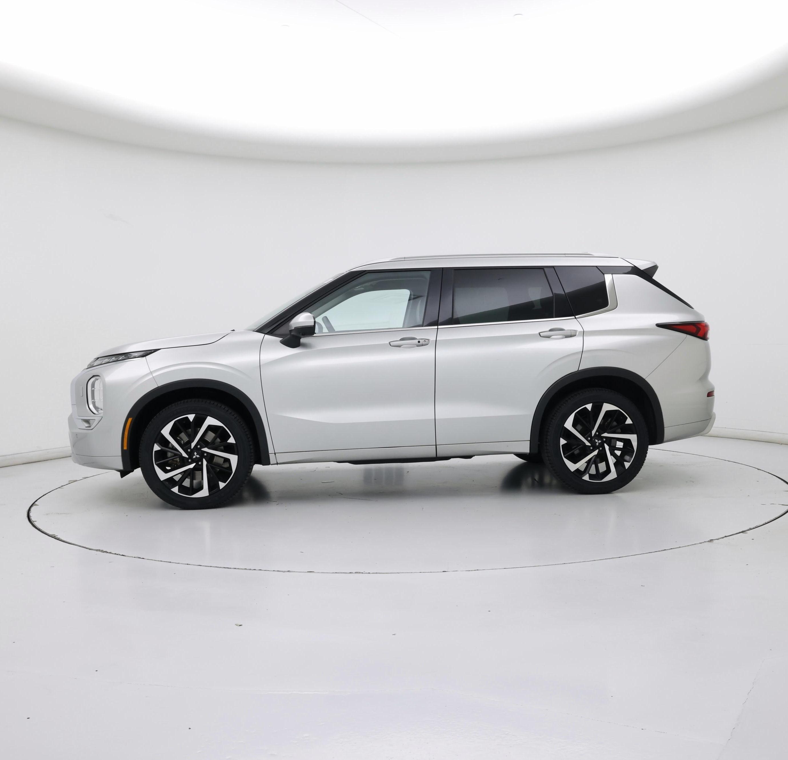 Thumbnail: 2022 Mitsubishi Outlander - 3