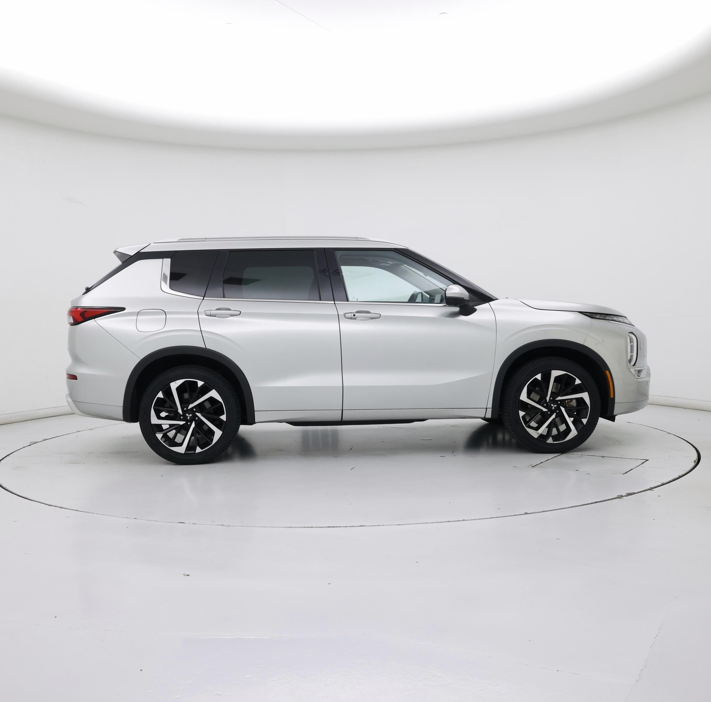 Thumbnail: 2022 Mitsubishi Outlander - 7