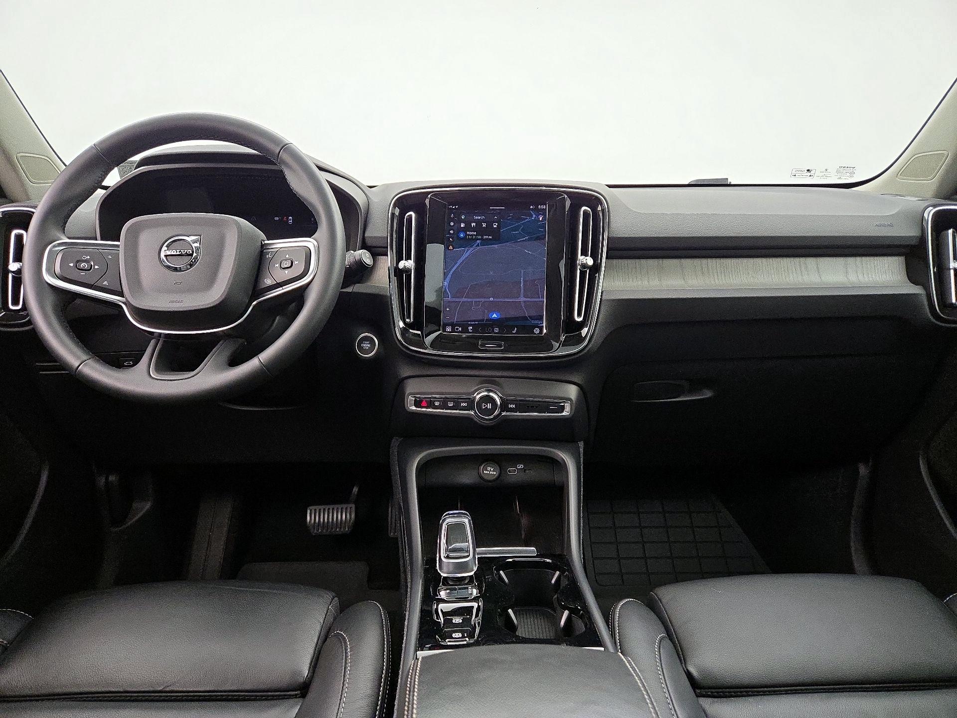 Thumbnail: 2023 Volvo XC40 - 9