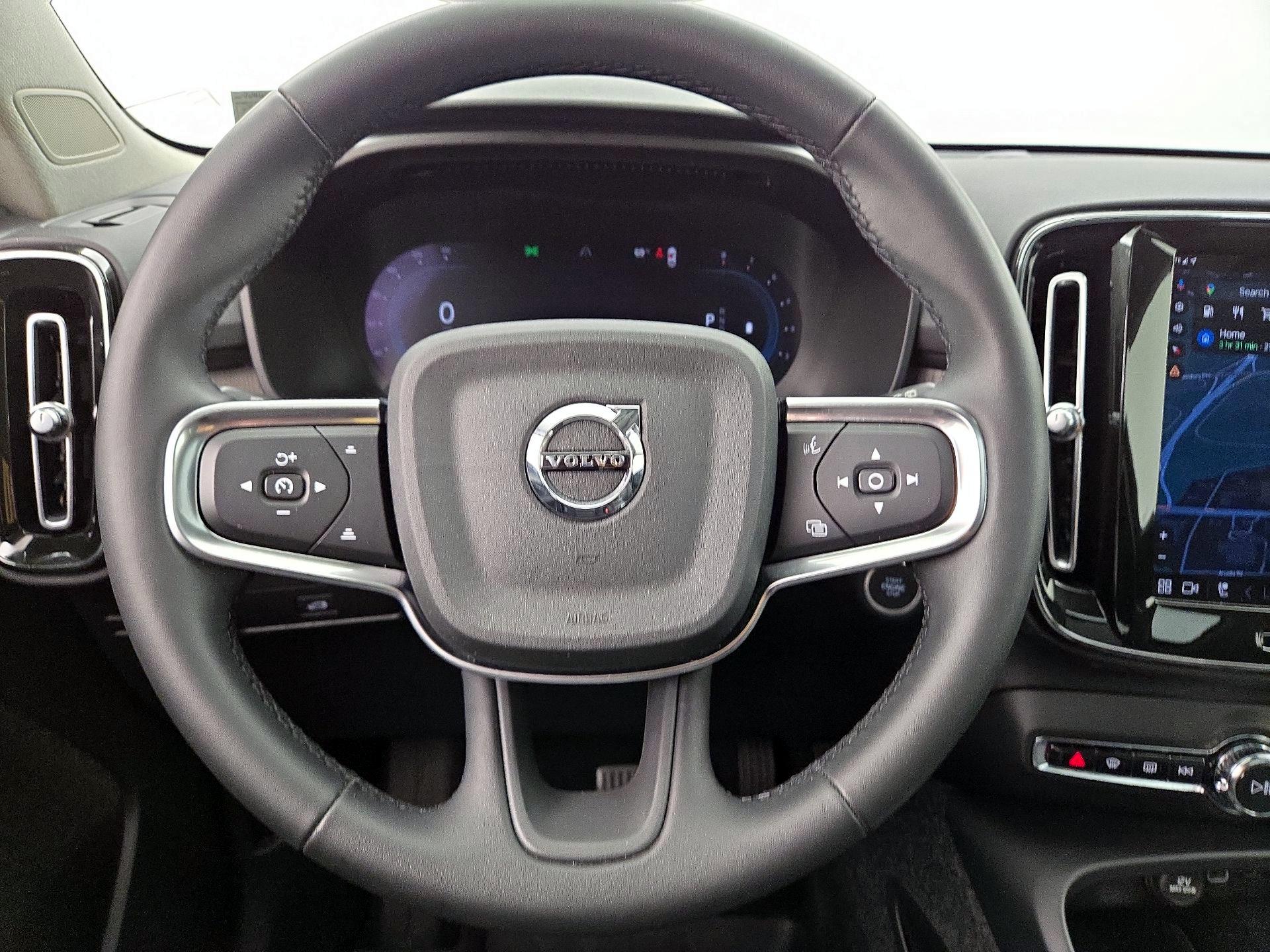 Thumbnail: 2023 Volvo XC40 - 10