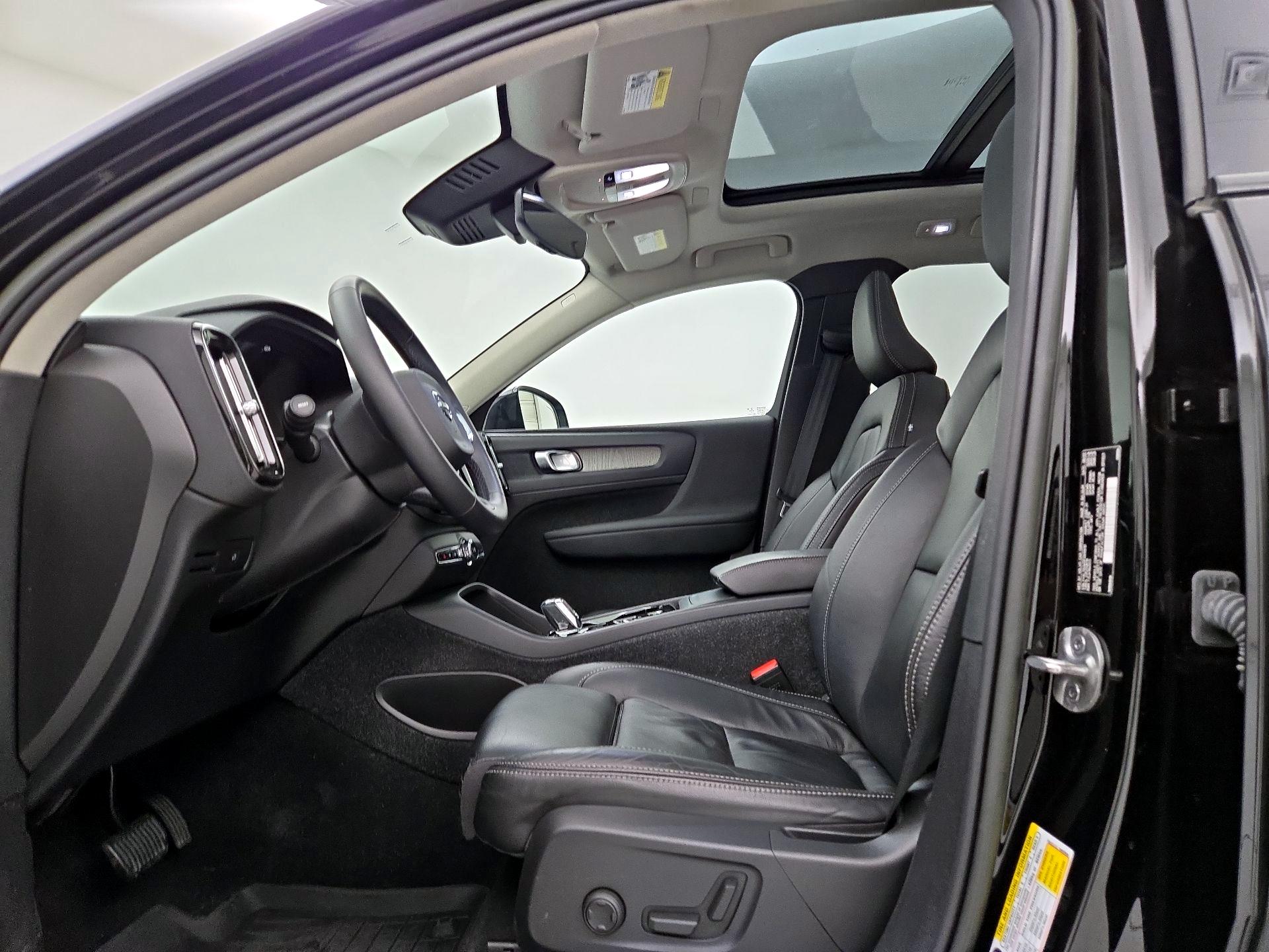 Thumbnail: 2023 Volvo XC40 - 11