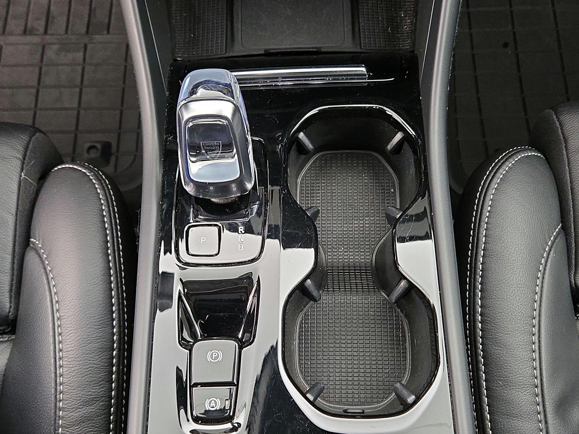 Thumbnail: 2023 Volvo XC40 - 17