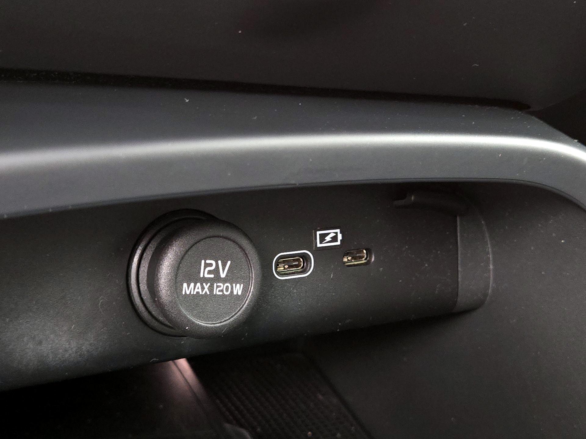 Thumbnail: 2023 Volvo XC40 - 18