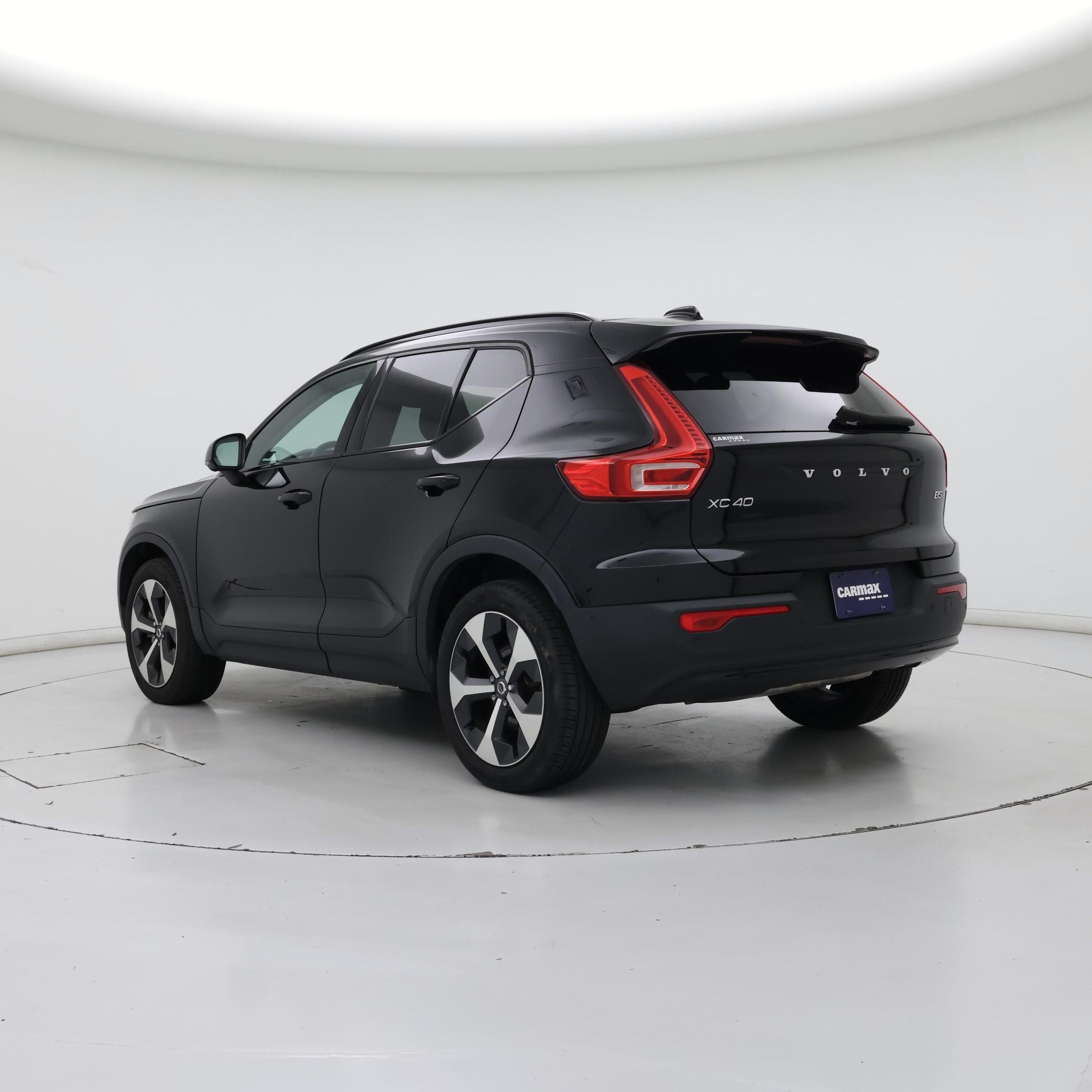 Thumbnail: 2023 Volvo XC40 - 2