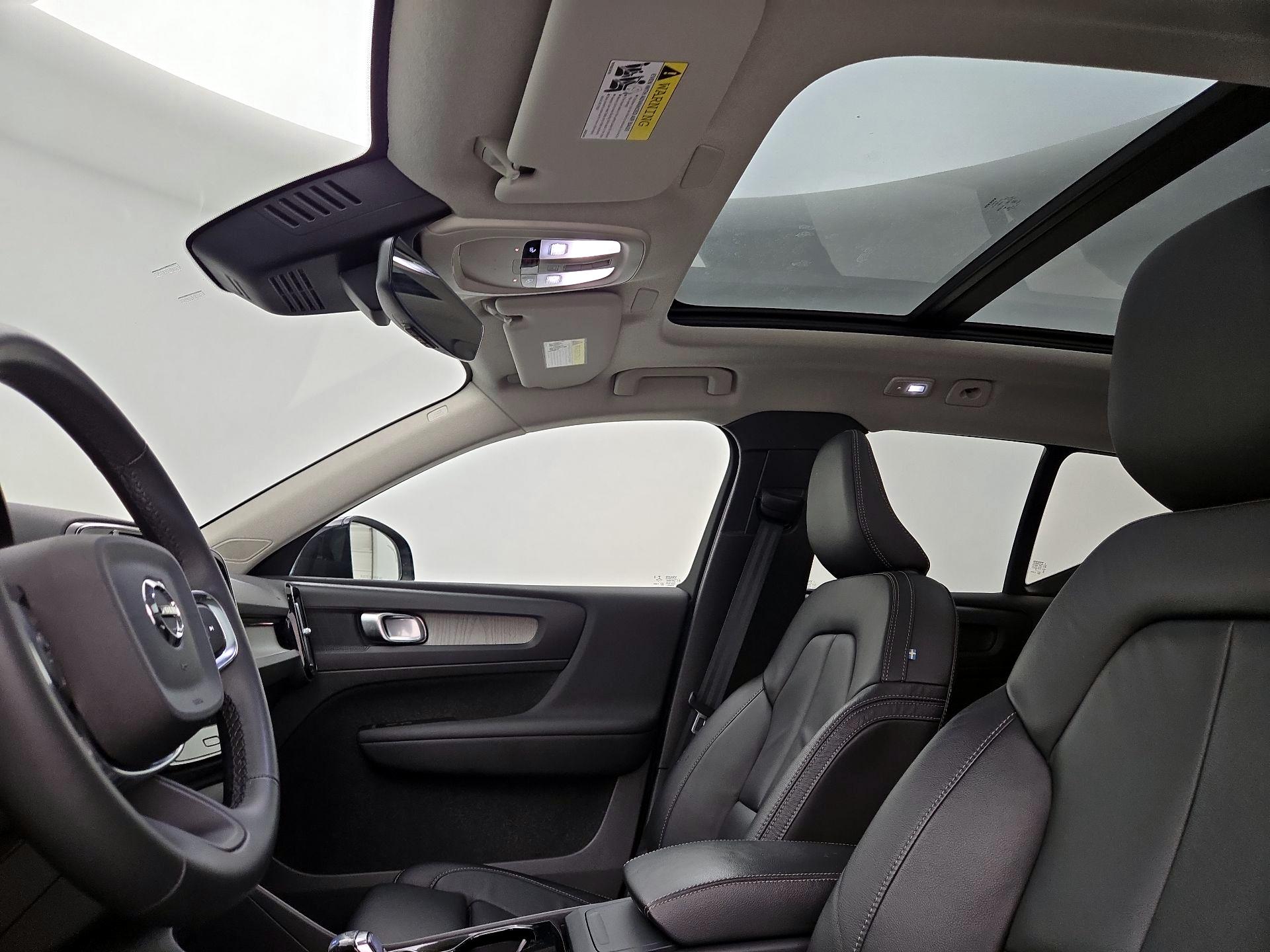 Thumbnail: 2023 Volvo XC40 - 19