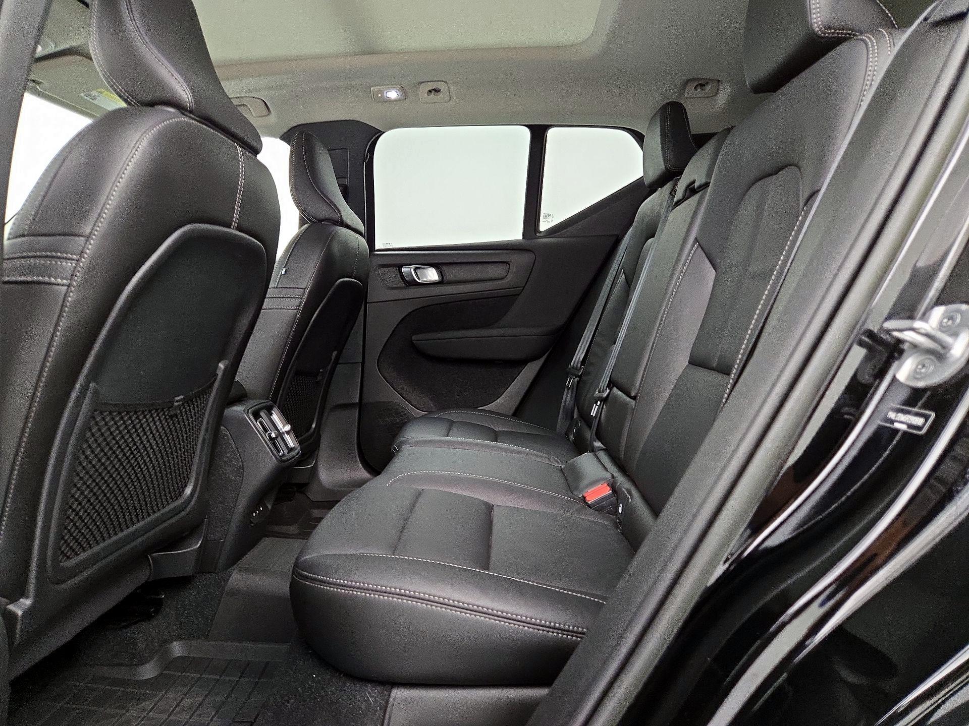 Thumbnail: 2023 Volvo XC40 - 20