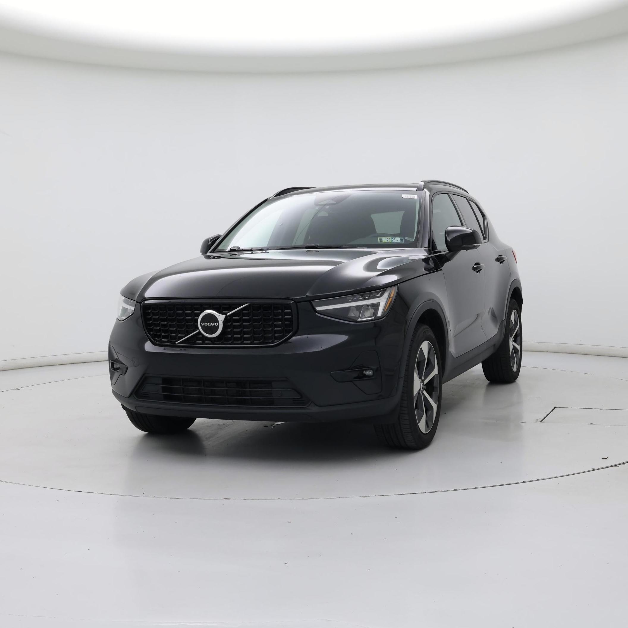 Thumbnail: 2023 Volvo XC40 - 4