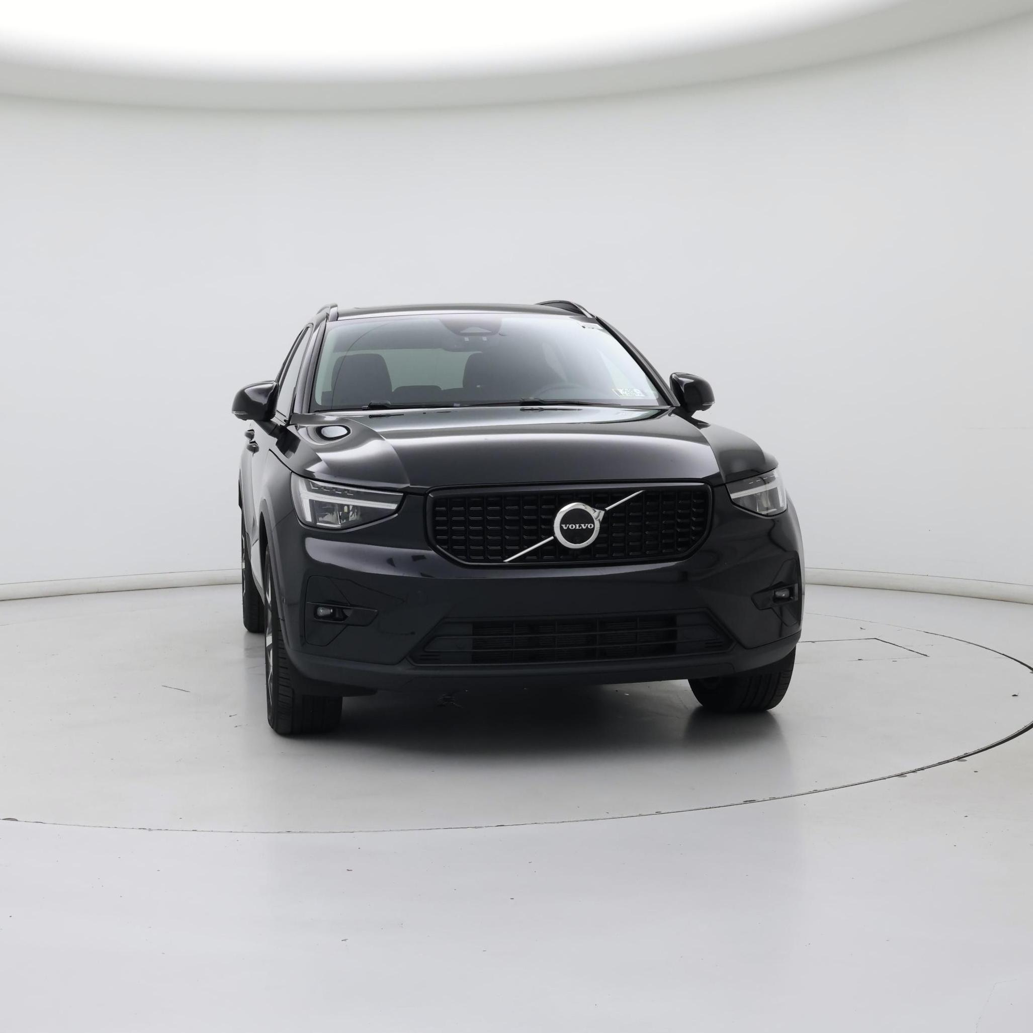 Thumbnail: 2023 Volvo XC40 - 5