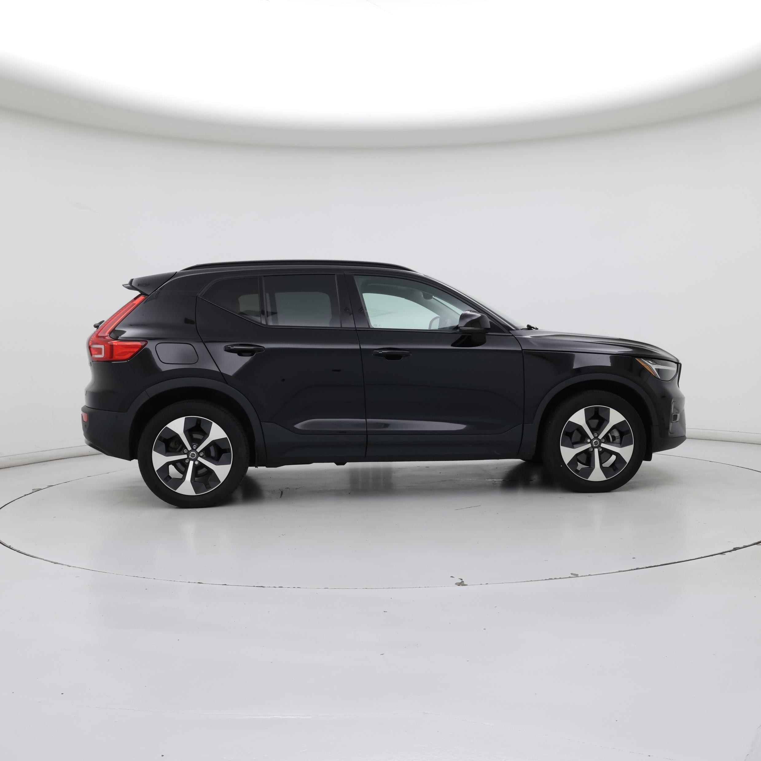 Thumbnail: 2023 Volvo XC40 - 7