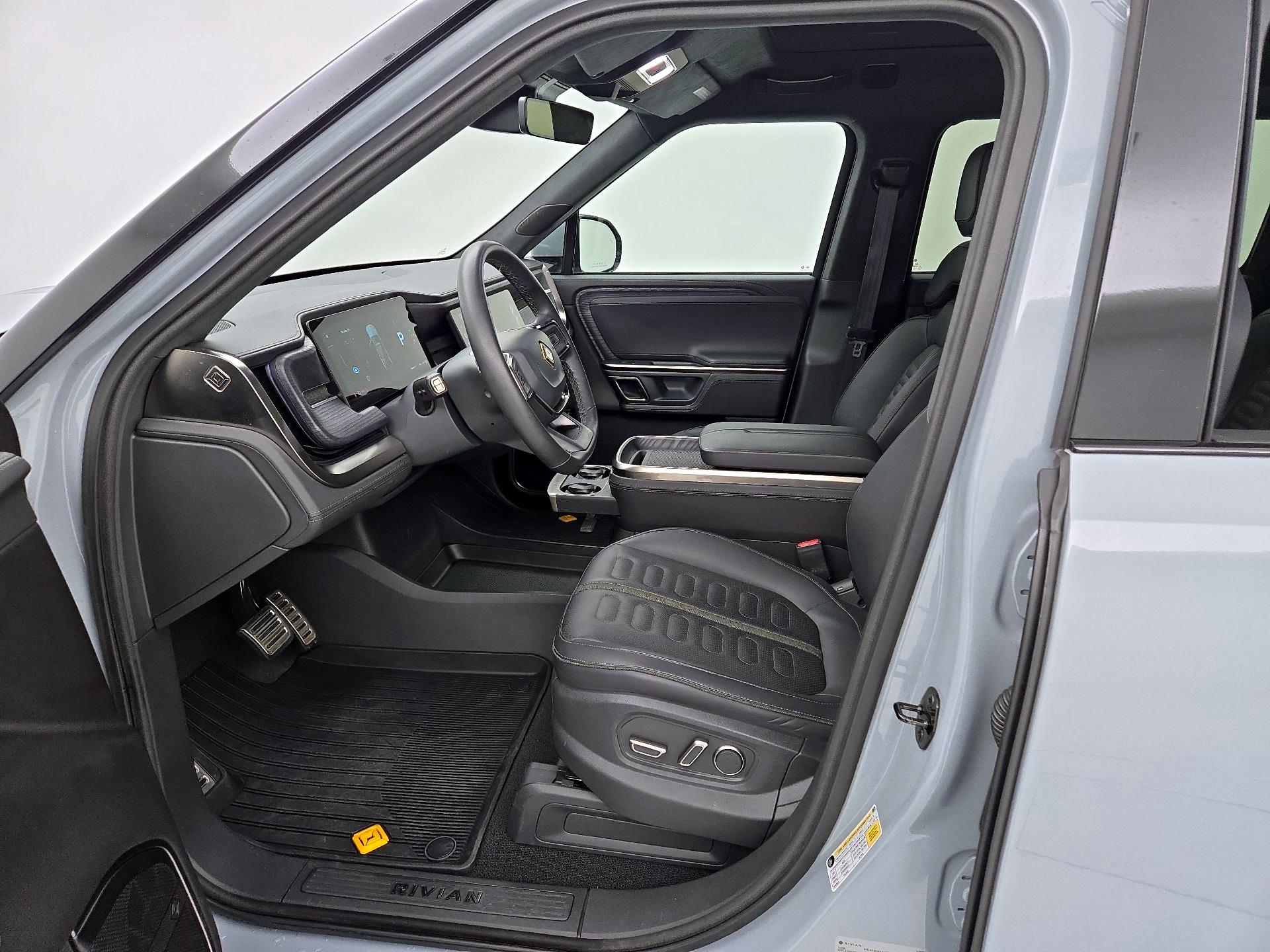 Thumbnail: 2023 Rivian R1S - 11