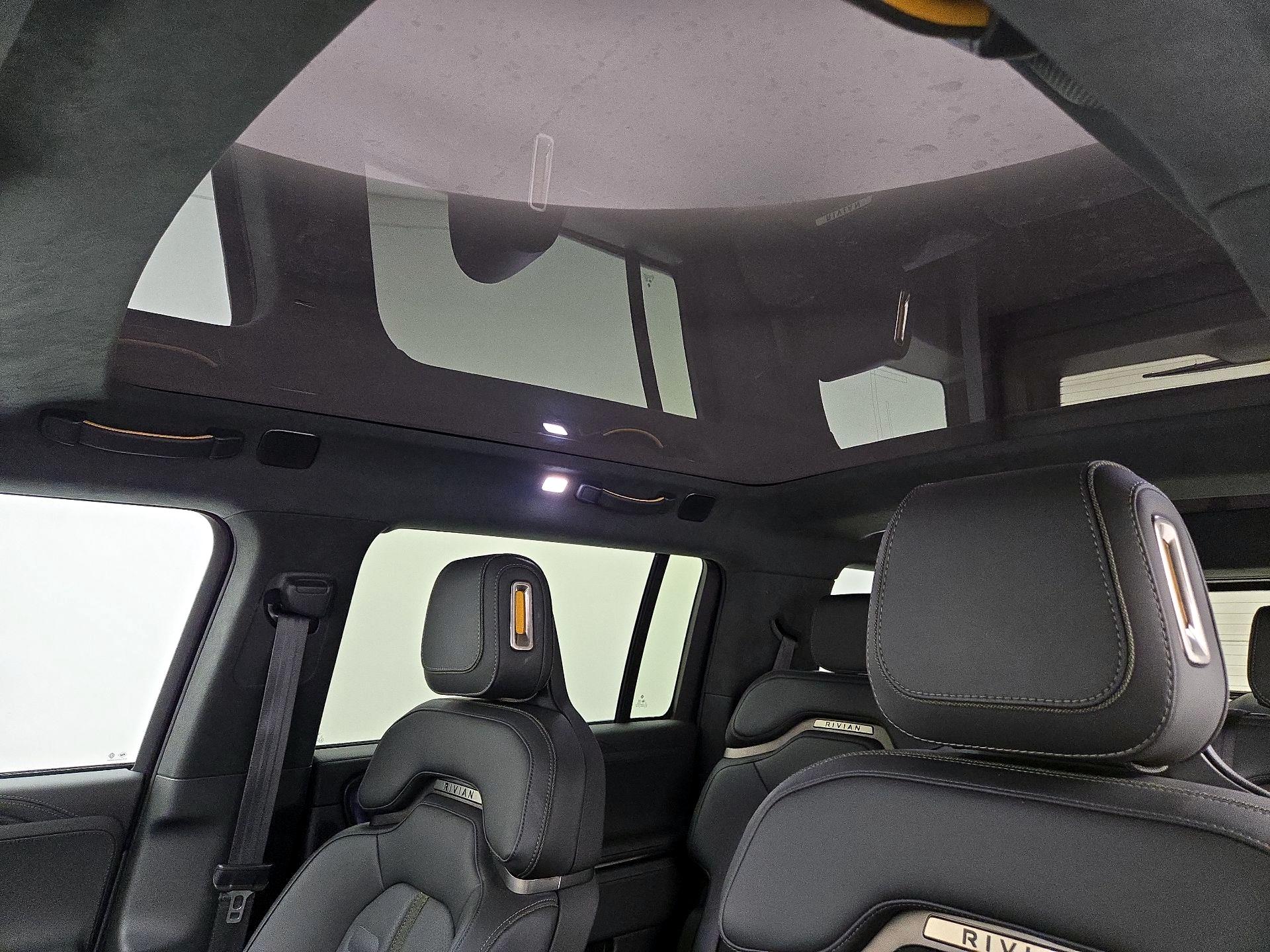 Thumbnail: 2023 Rivian R1S - 19