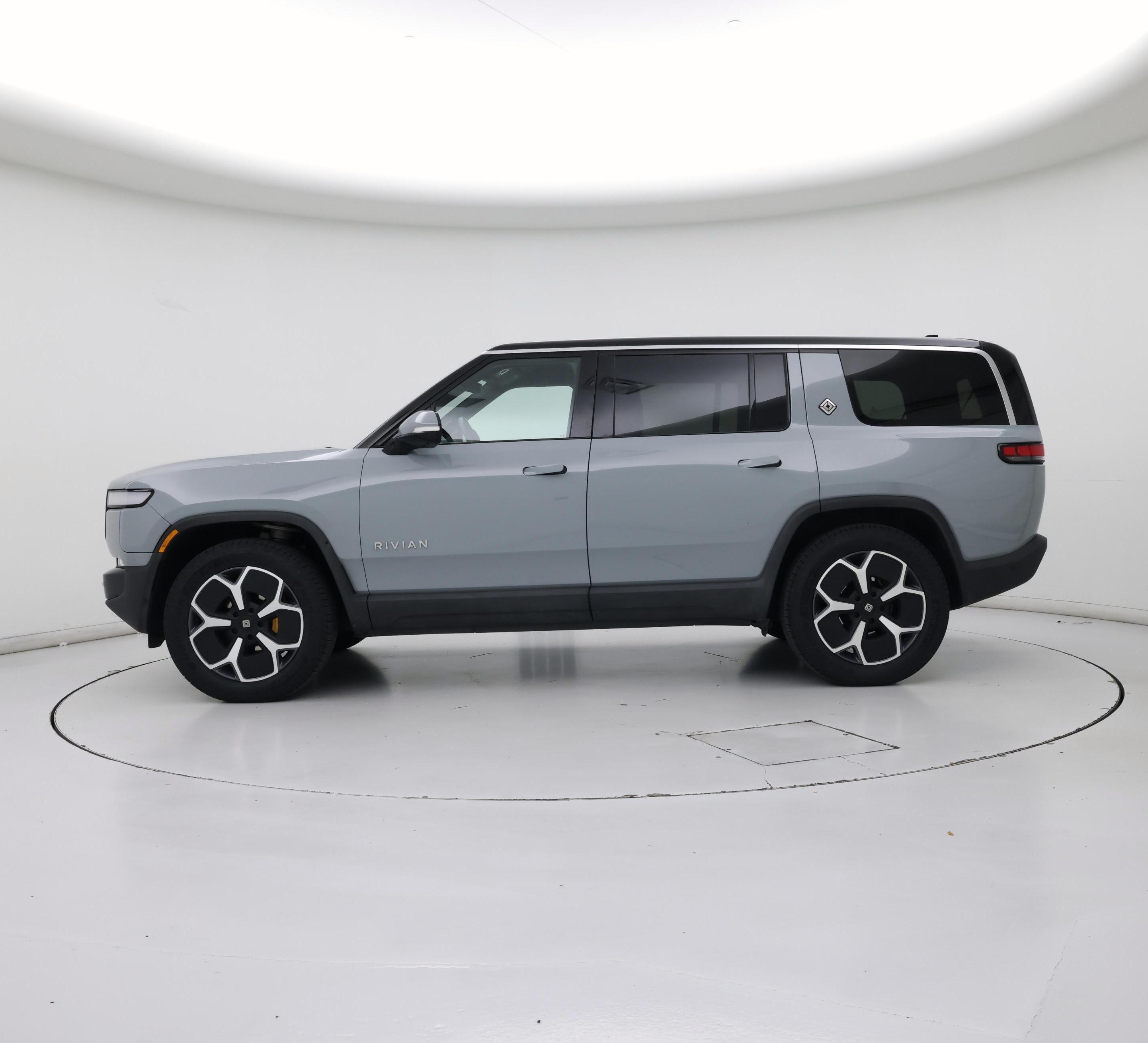 Thumbnail: 2023 Rivian R1S - 3