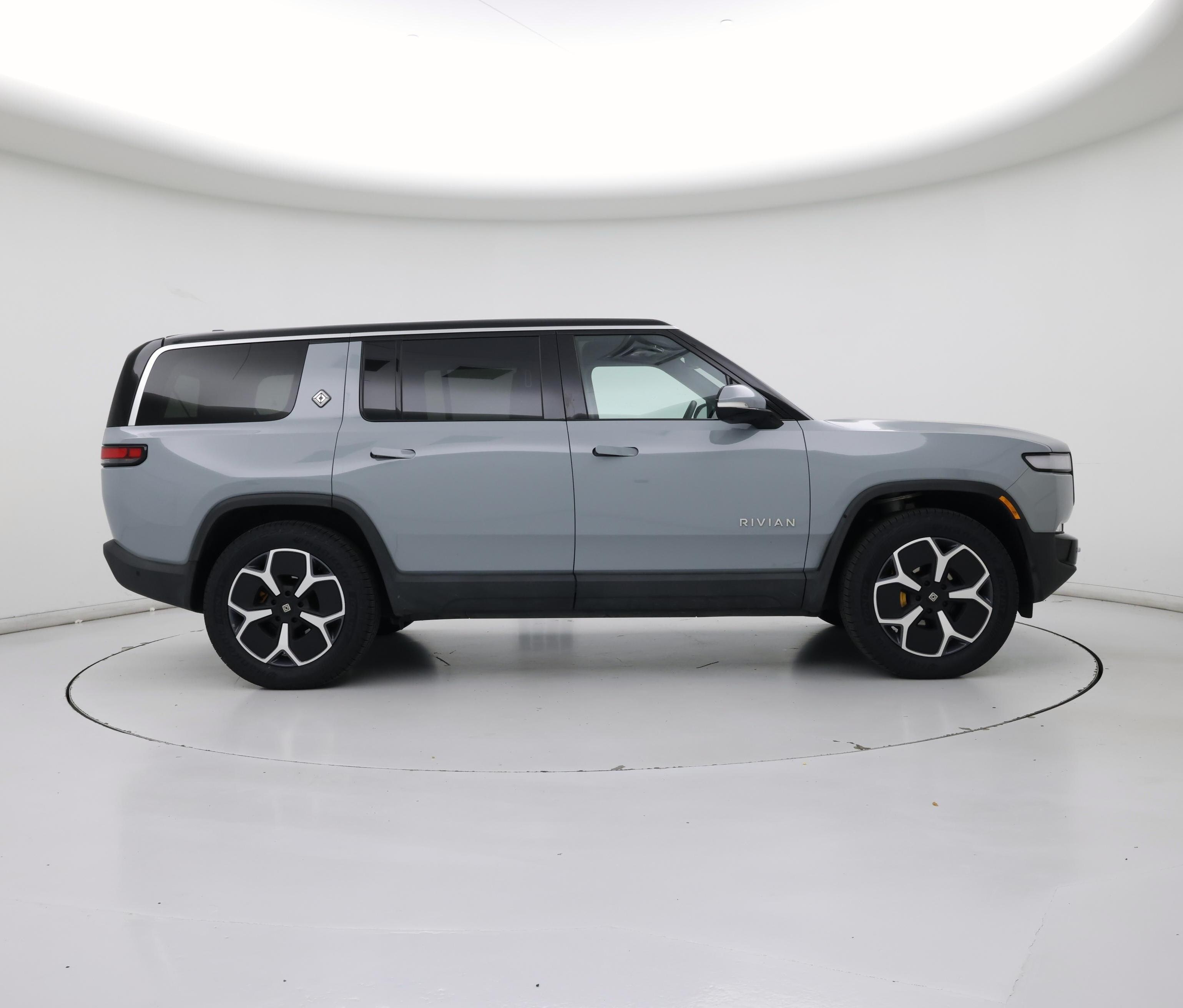 Thumbnail: 2023 Rivian R1S - 7