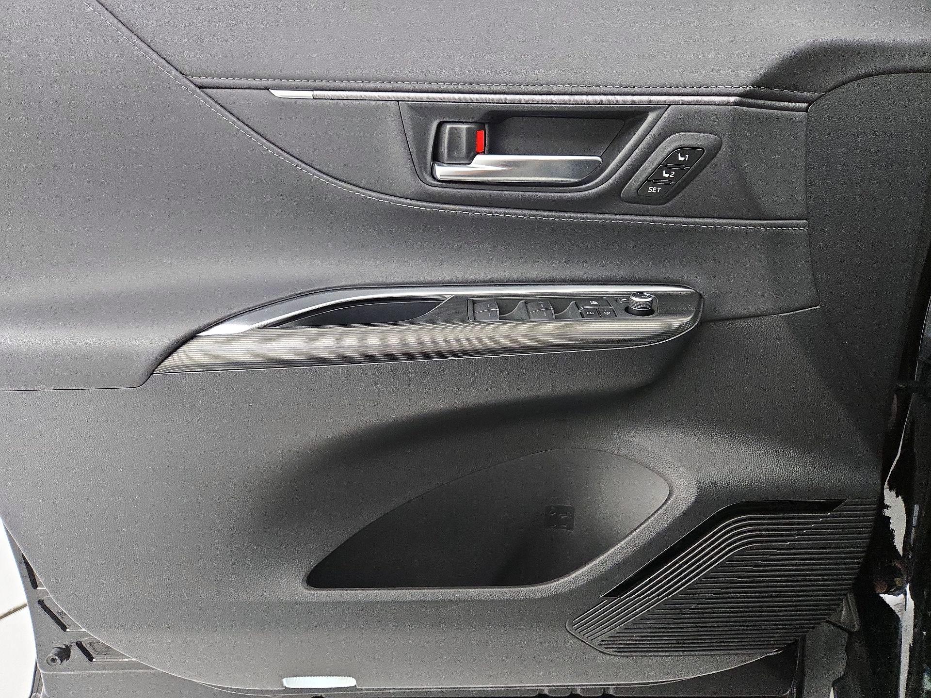 Thumbnail: 2021 Toyota Venza - 12