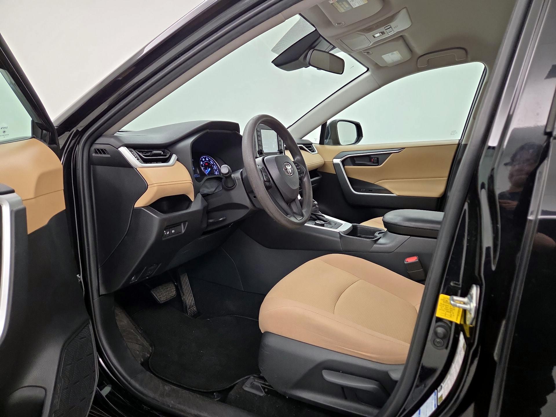 Thumbnail: 2020 Toyota RAV4 - 11