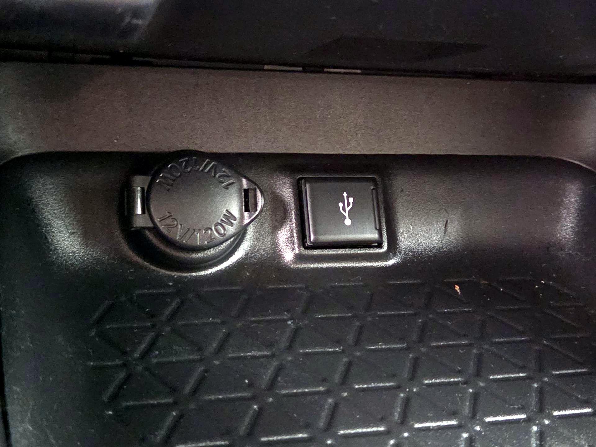 Thumbnail: 2020 Toyota RAV4 - 18