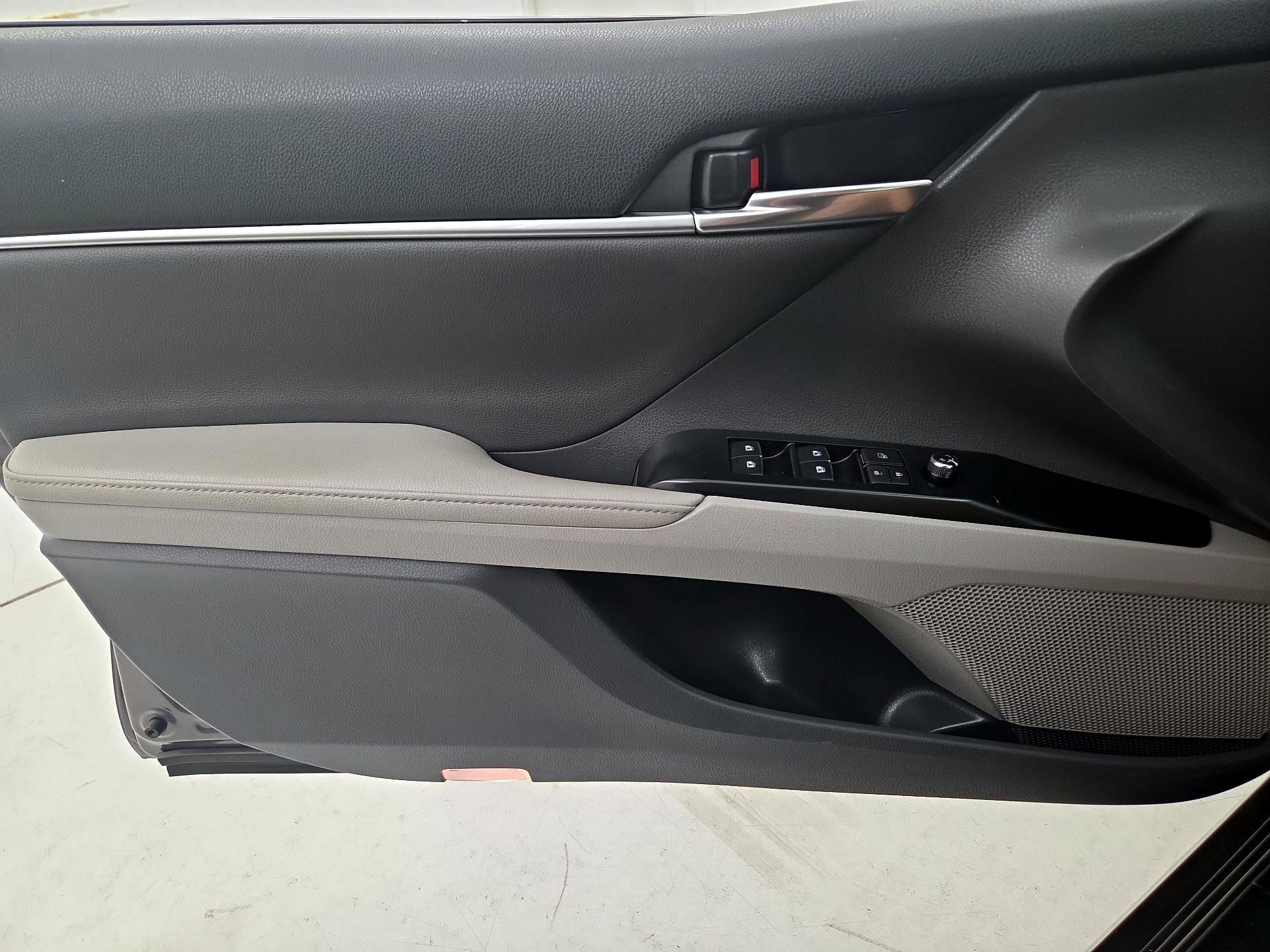 Thumbnail: 2020 Toyota Camry - 12