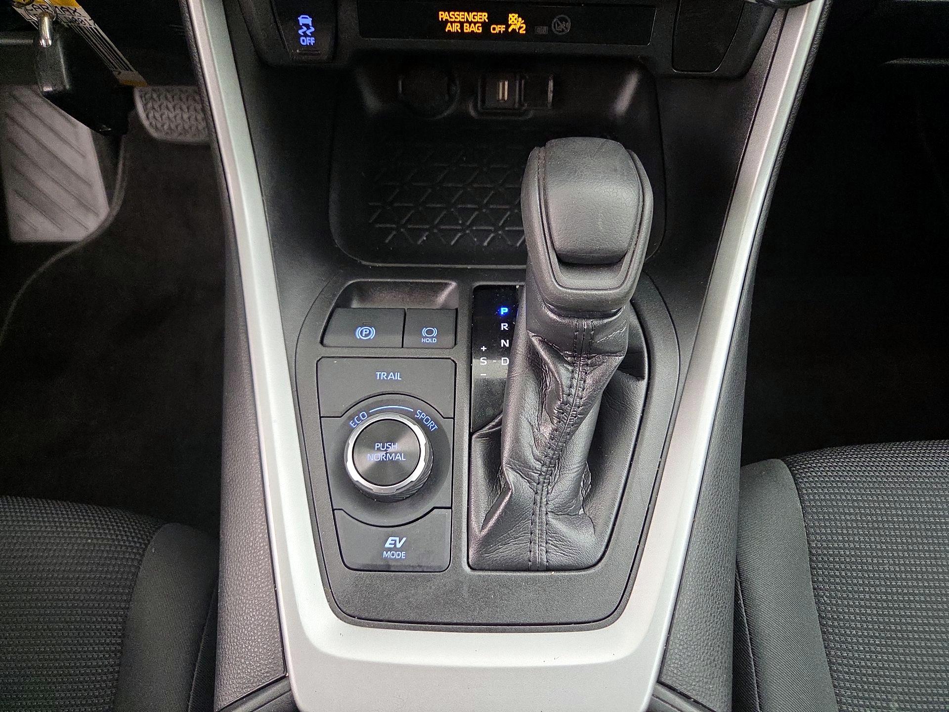 Thumbnail: 2020 Toyota RAV4 - 17