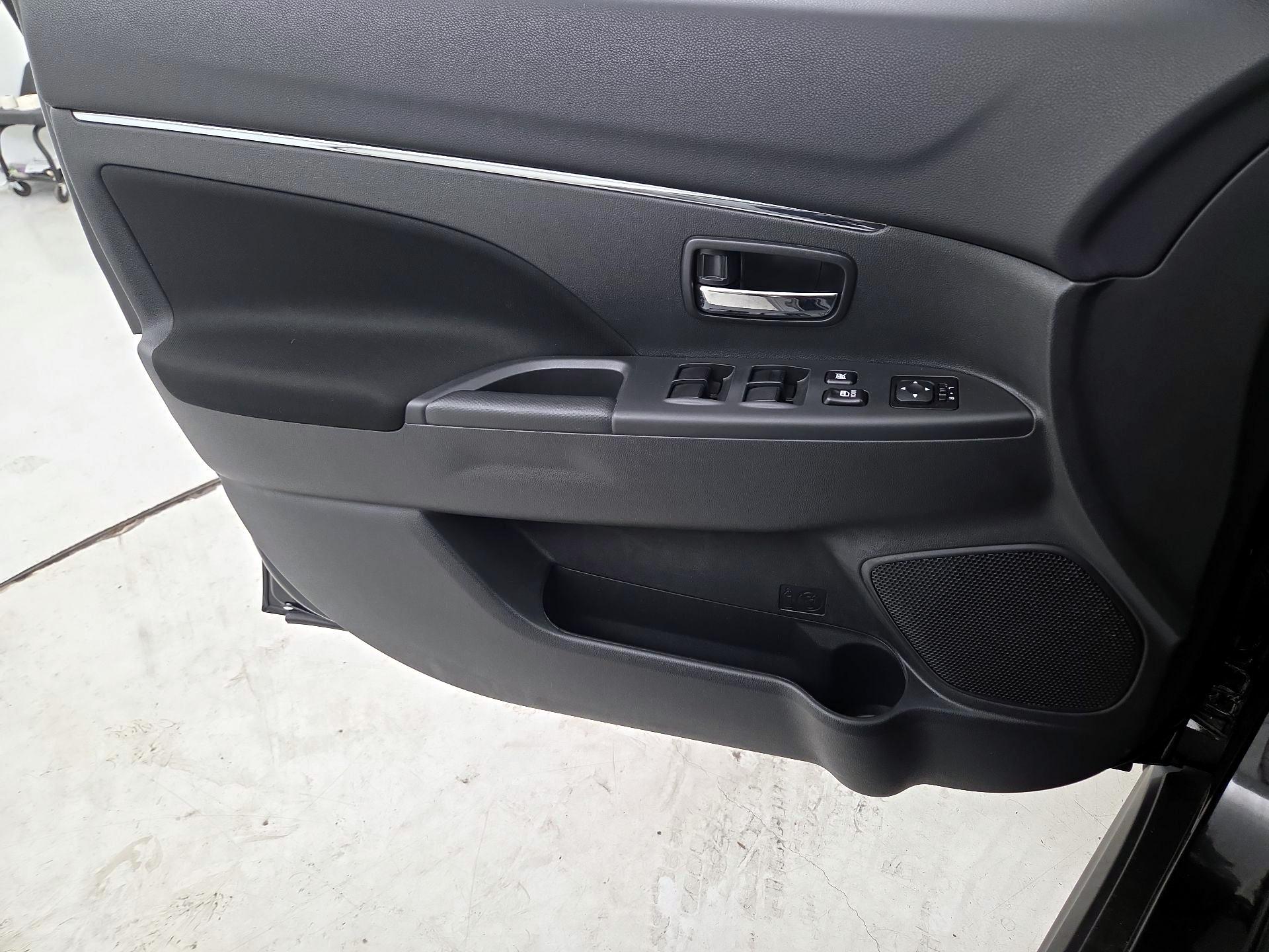 Thumbnail: 2022 Mitsubishi Outlander Sport - 12