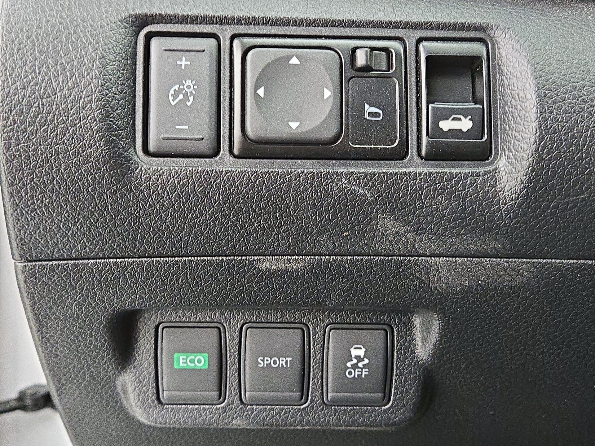 Thumbnail: 2016 Nissan Sentra - 13