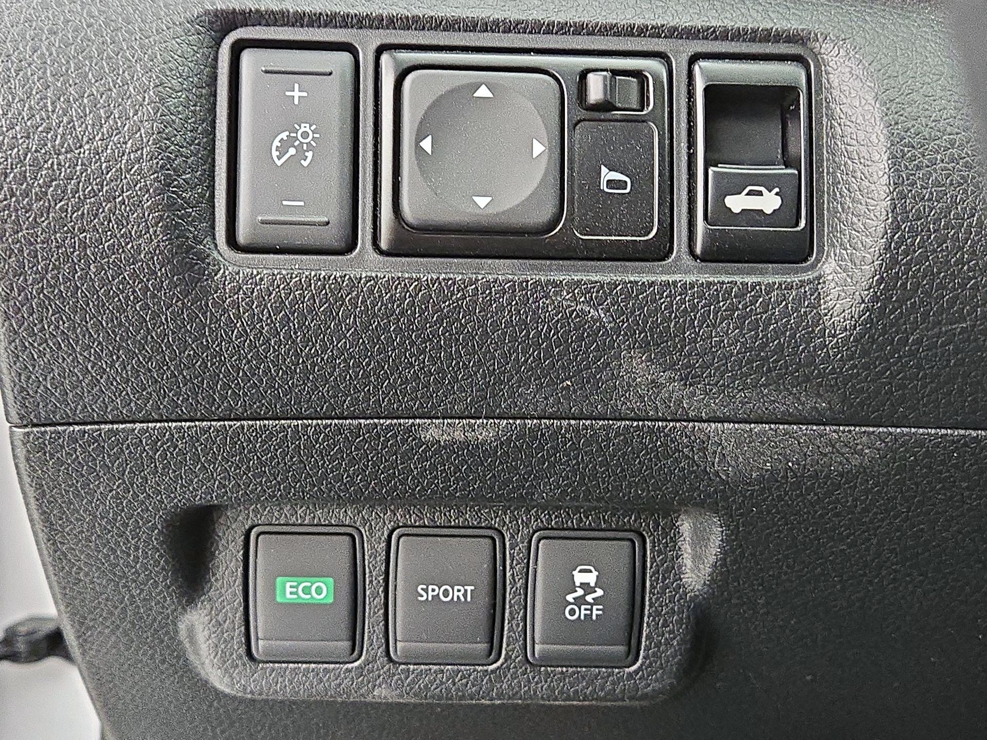 Thumbnail: 2016 Nissan Sentra - 14