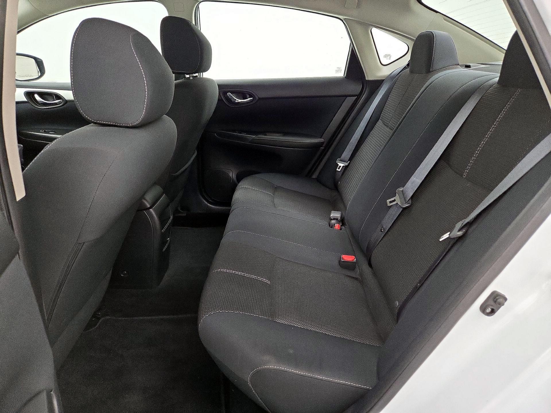 Thumbnail: 2016 Nissan Sentra - 18