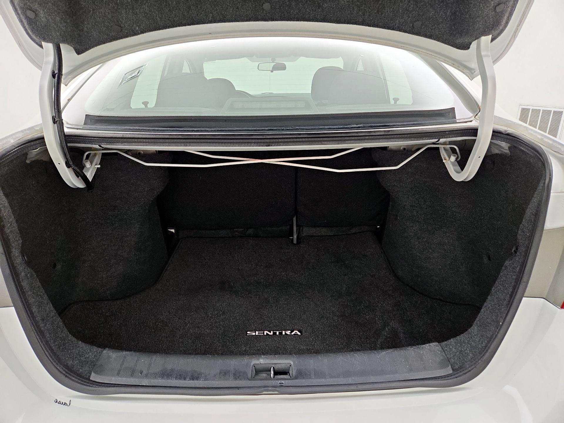 Thumbnail: 2016 Nissan Sentra - 19