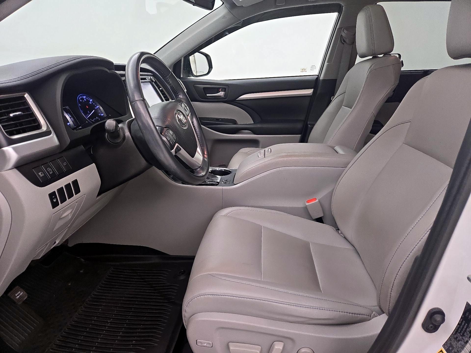 Thumbnail: 2019 Toyota Highlander - 11