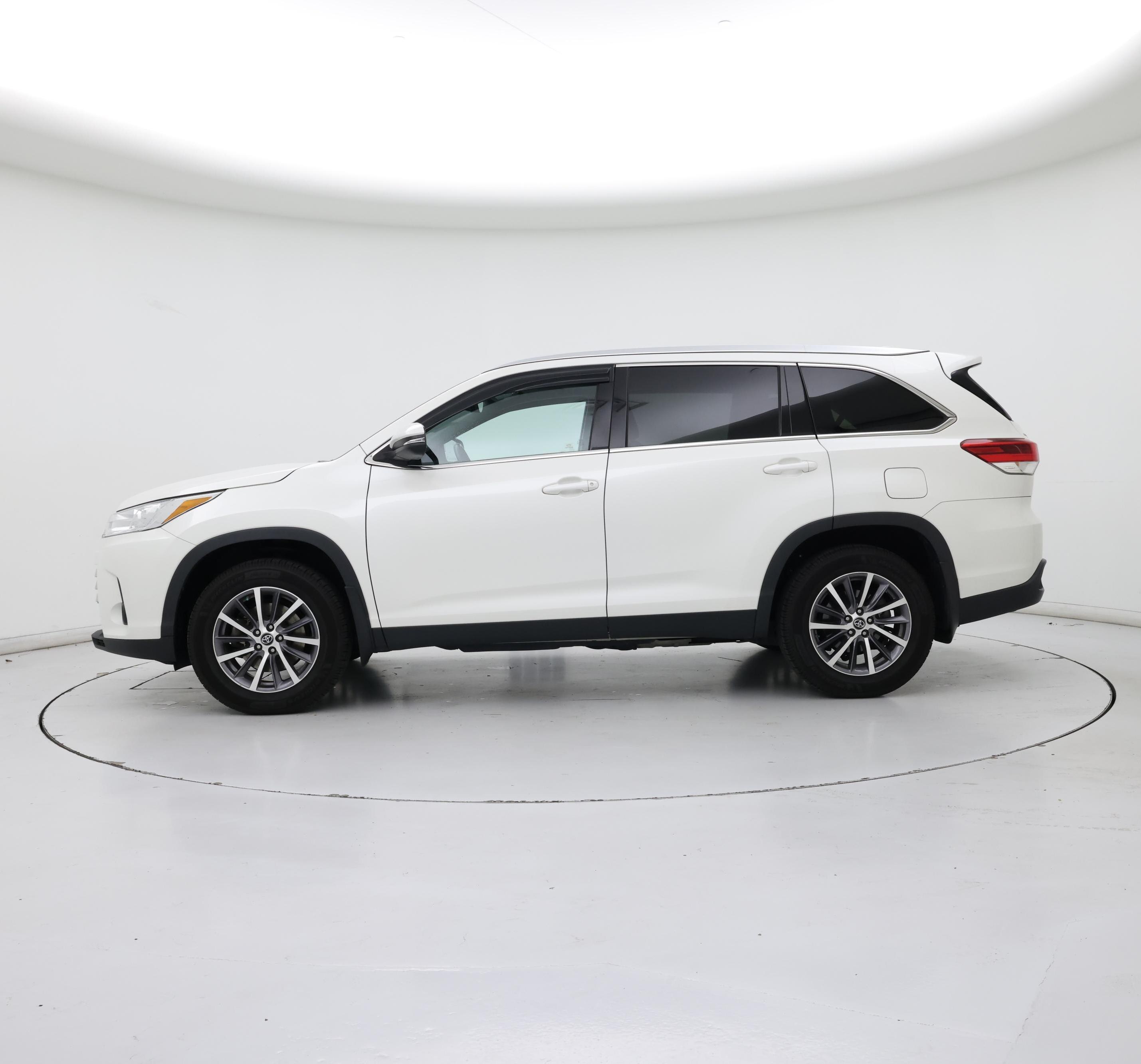 Thumbnail: 2019 Toyota Highlander - 3