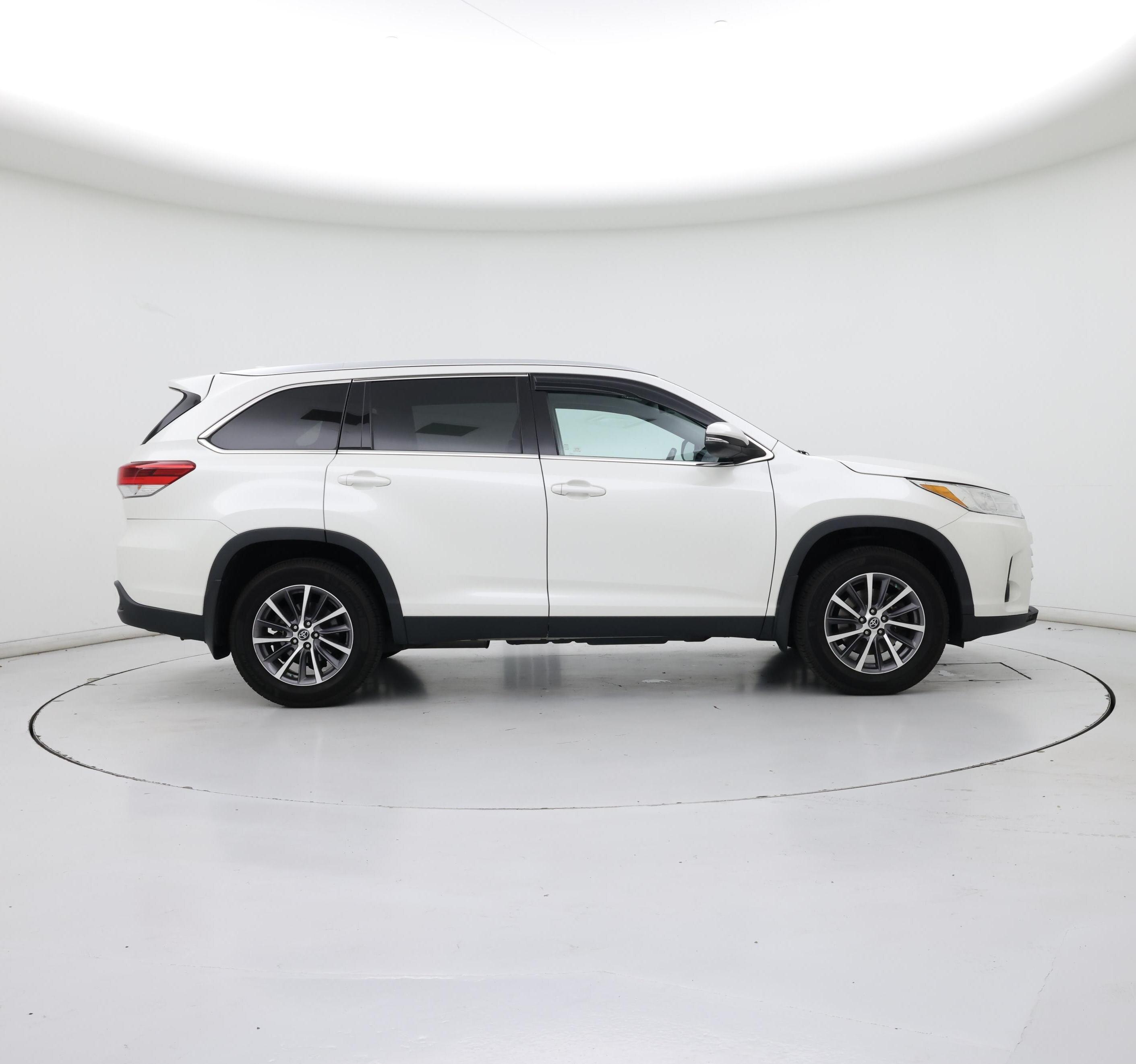 Thumbnail: 2019 Toyota Highlander - 7