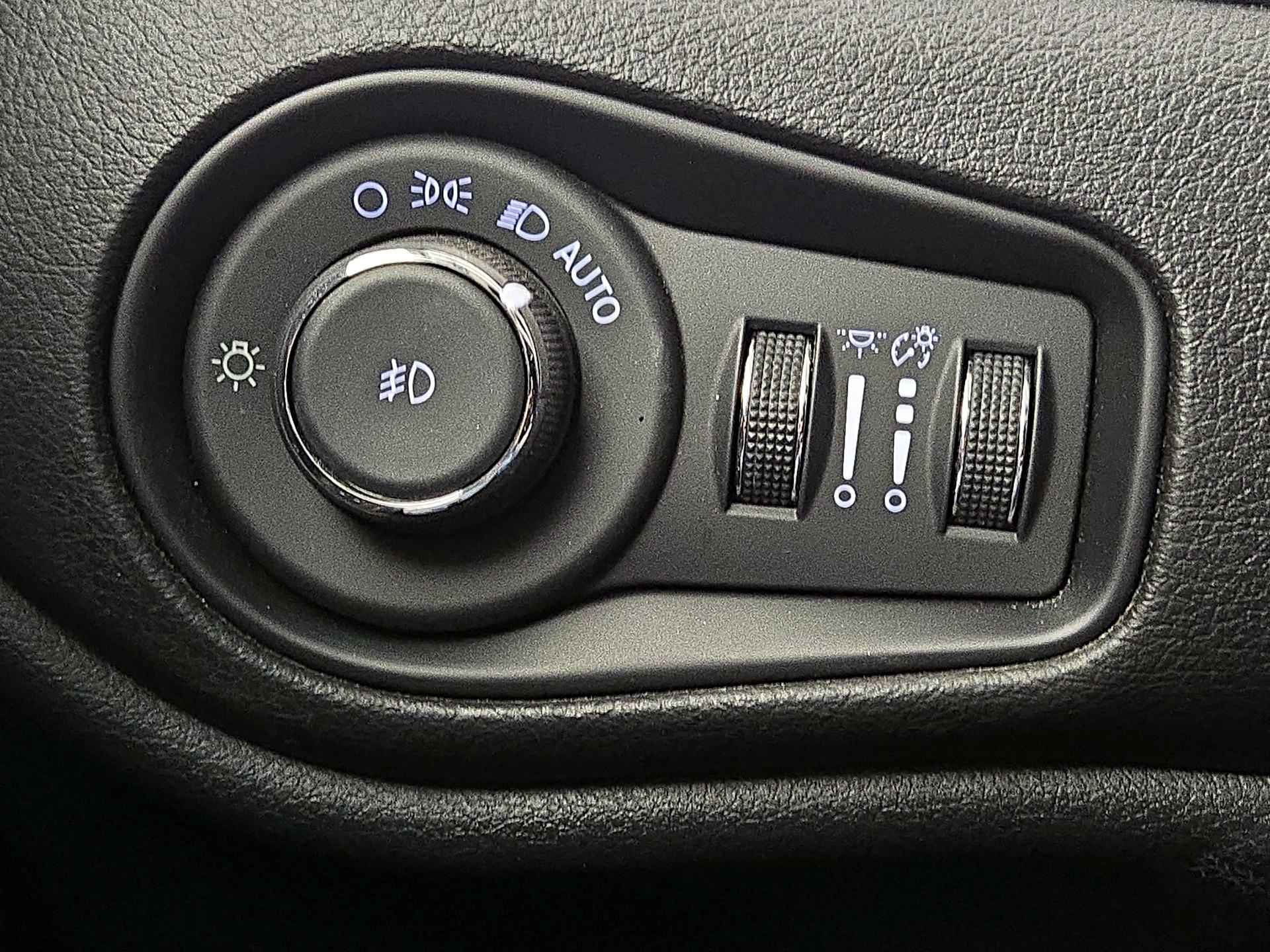 Thumbnail: 2017 Jeep Renegade - 13