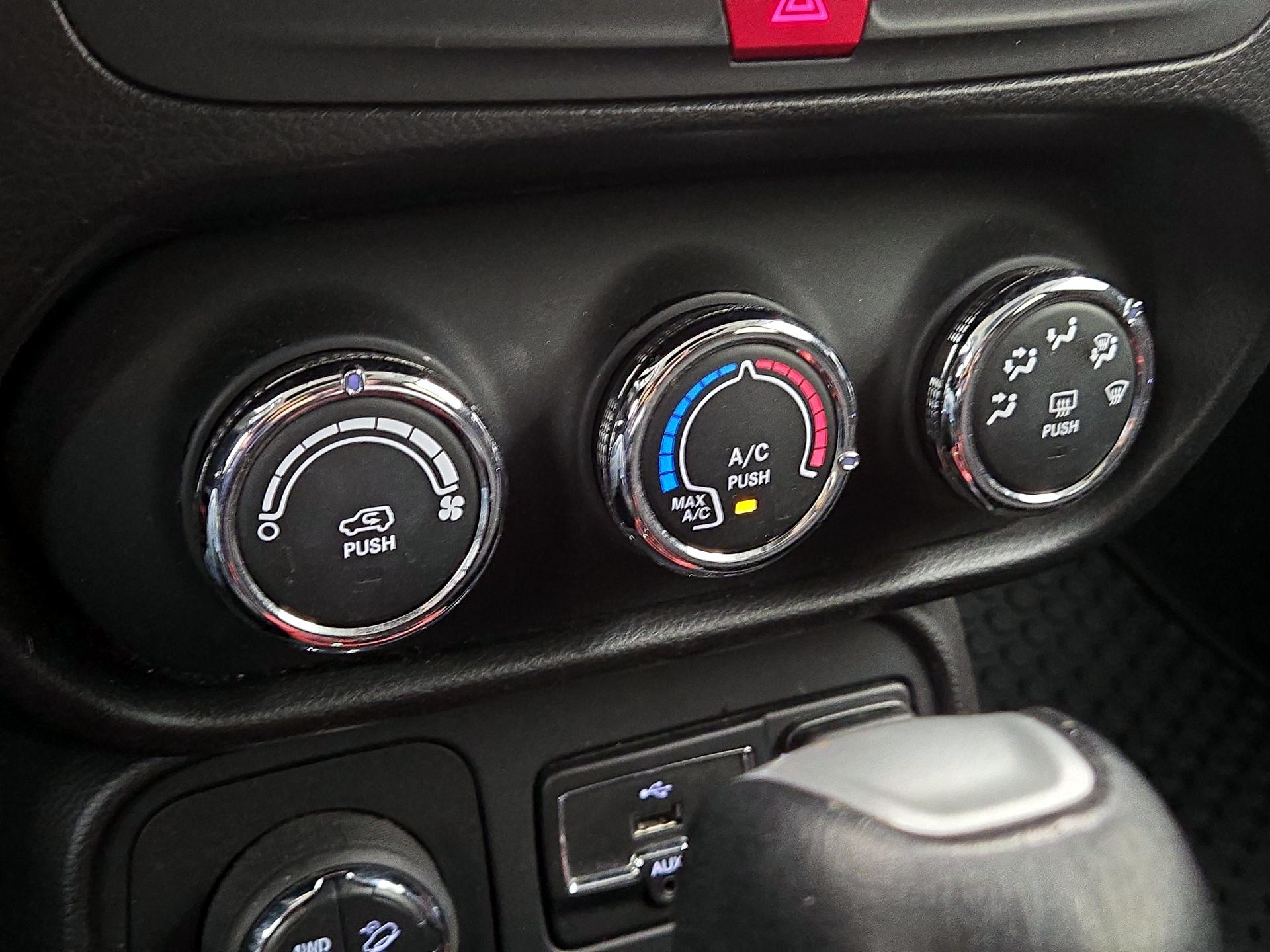 Thumbnail: 2017 Jeep Renegade - 17