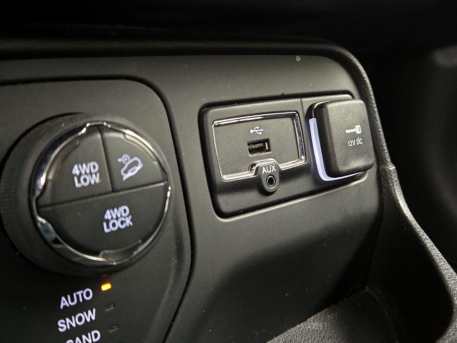 Thumbnail: 2017 Jeep Renegade - 19