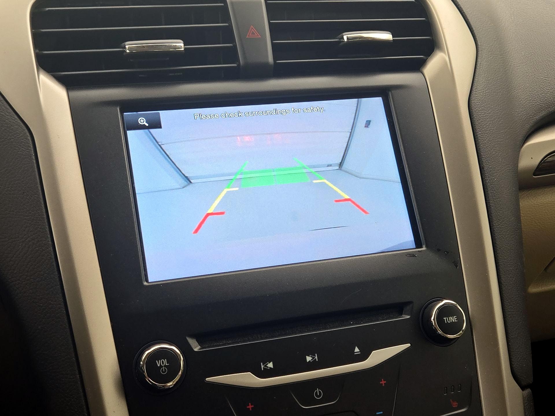 Thumbnail: 2015 Ford Fusion - 15