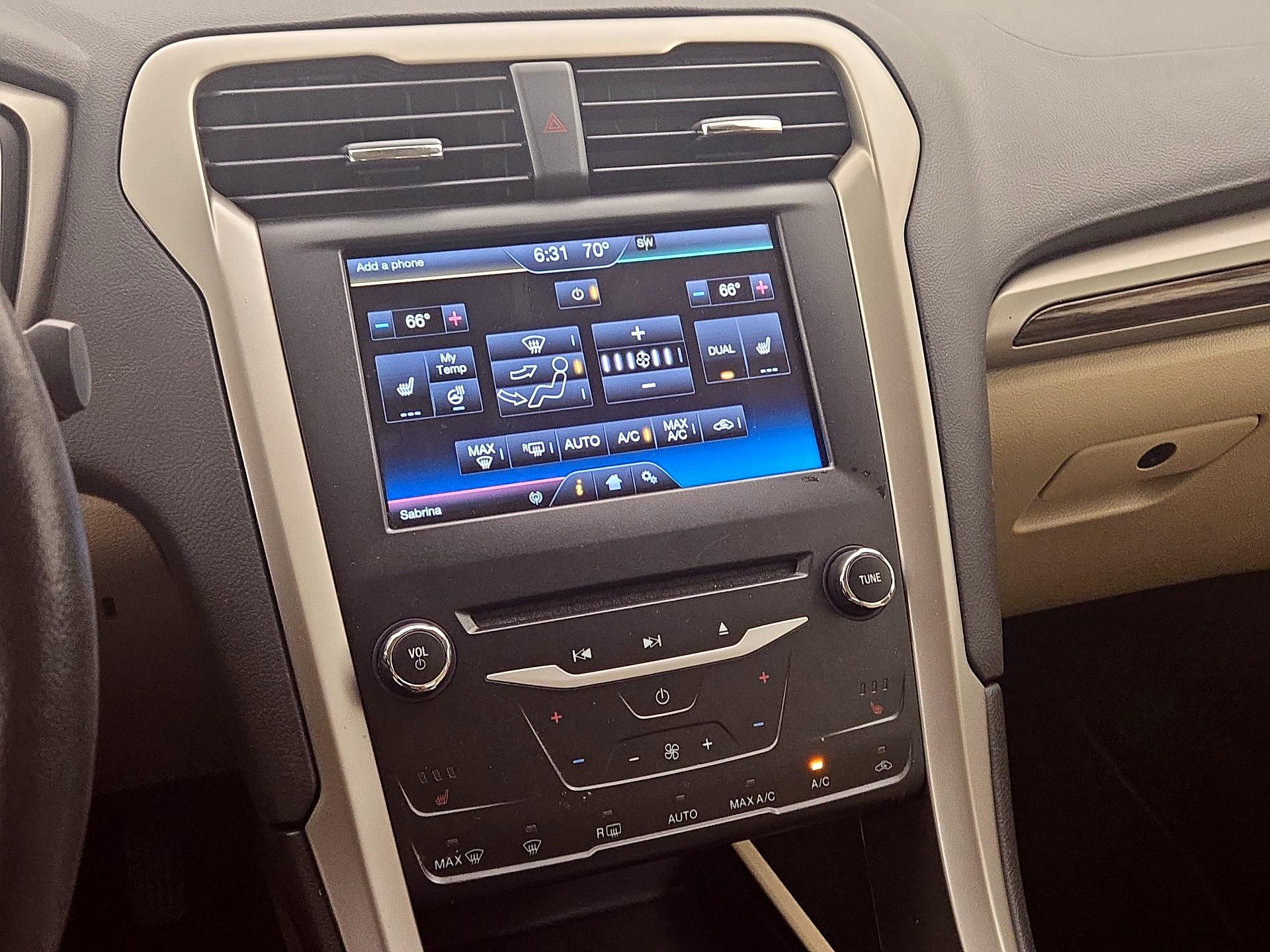 Thumbnail: 2015 Ford Fusion - 17