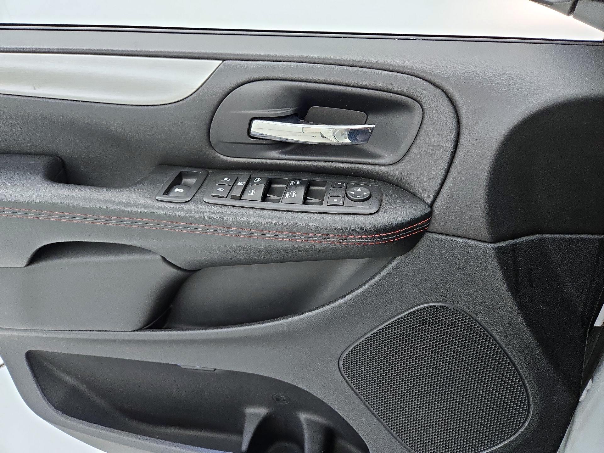 Thumbnail: 2018 Dodge Grand Caravan - 12