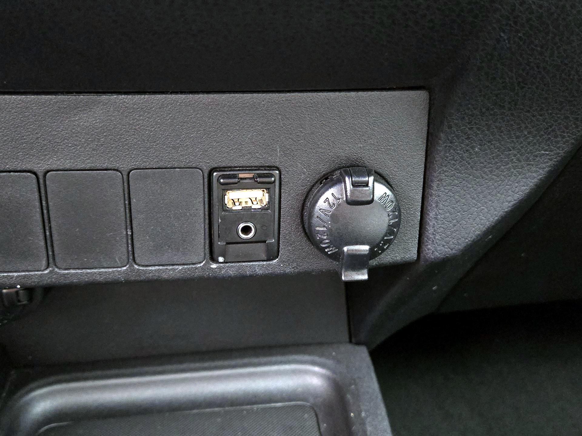 Thumbnail: 2016 Toyota RAV4 - 18