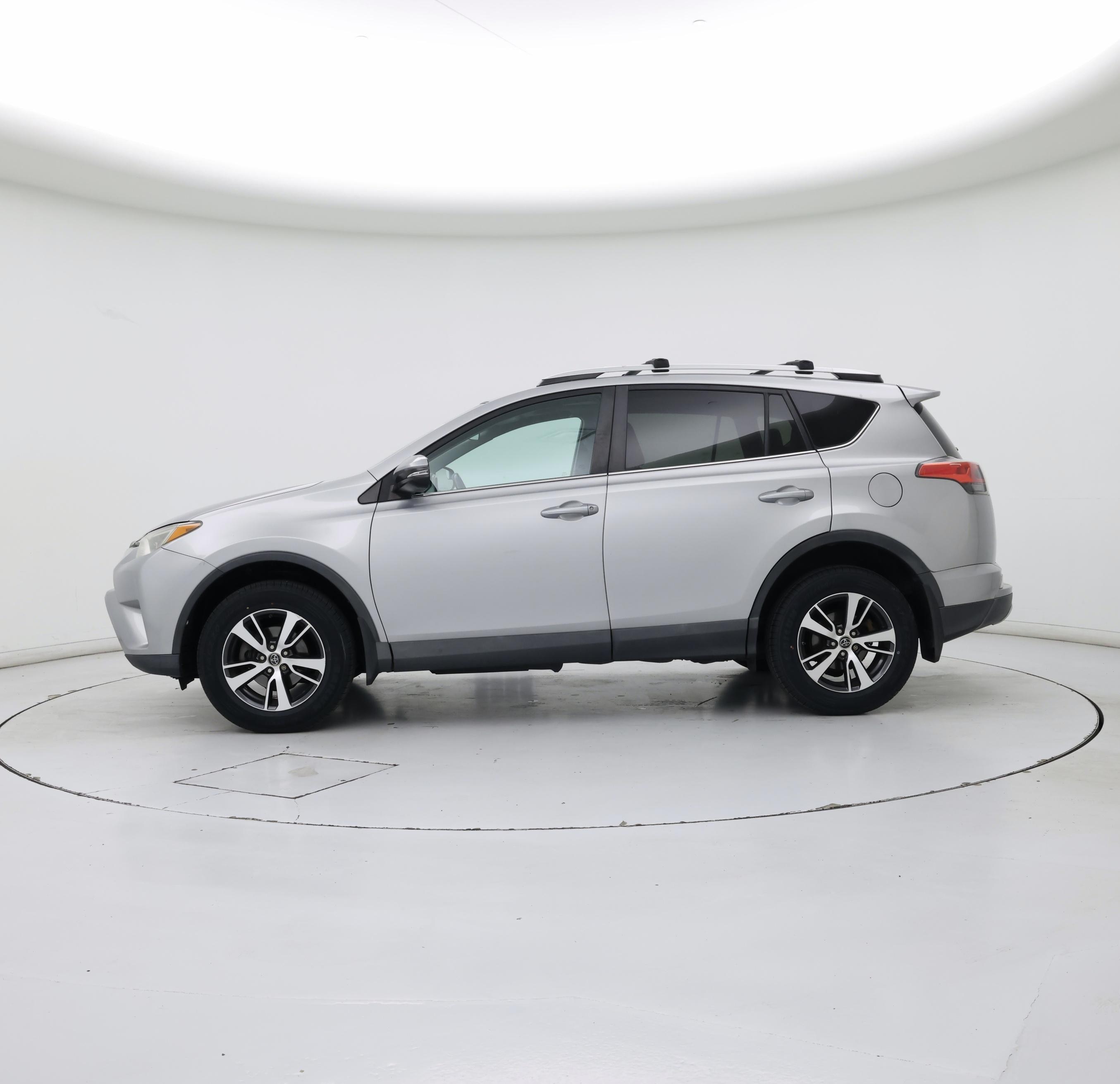 Thumbnail: 2016 Toyota RAV4 - 3