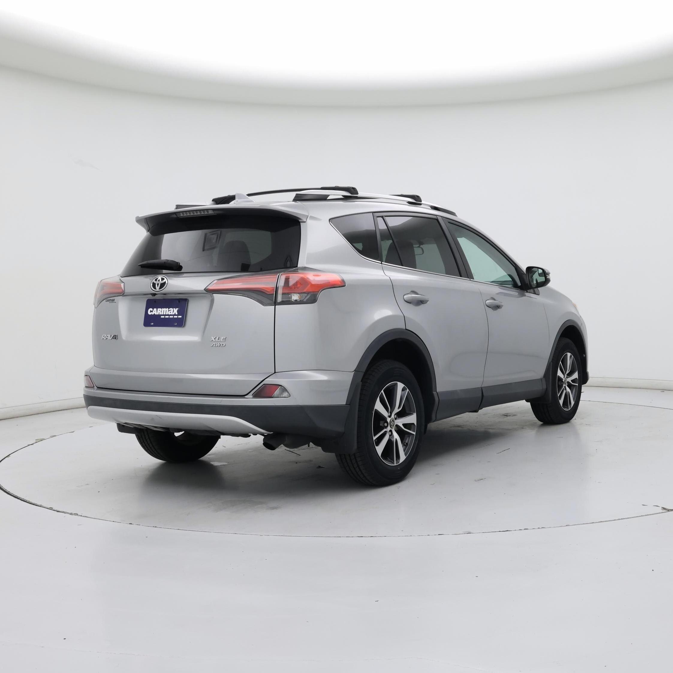 Thumbnail: 2016 Toyota RAV4 - 8