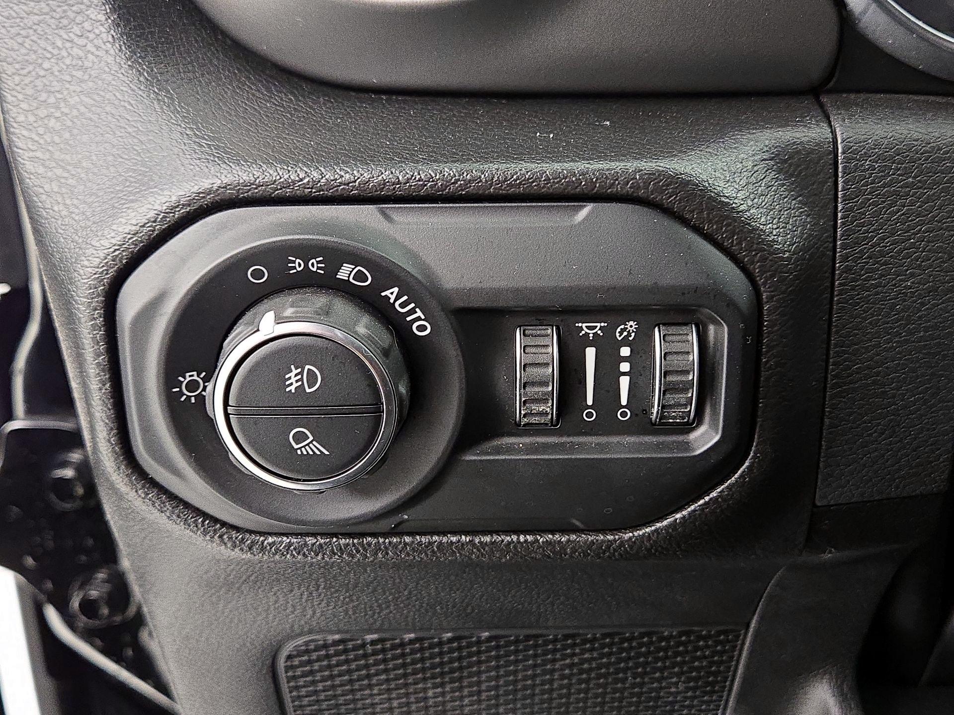 Thumbnail: 2022 Jeep Gladiator - 13