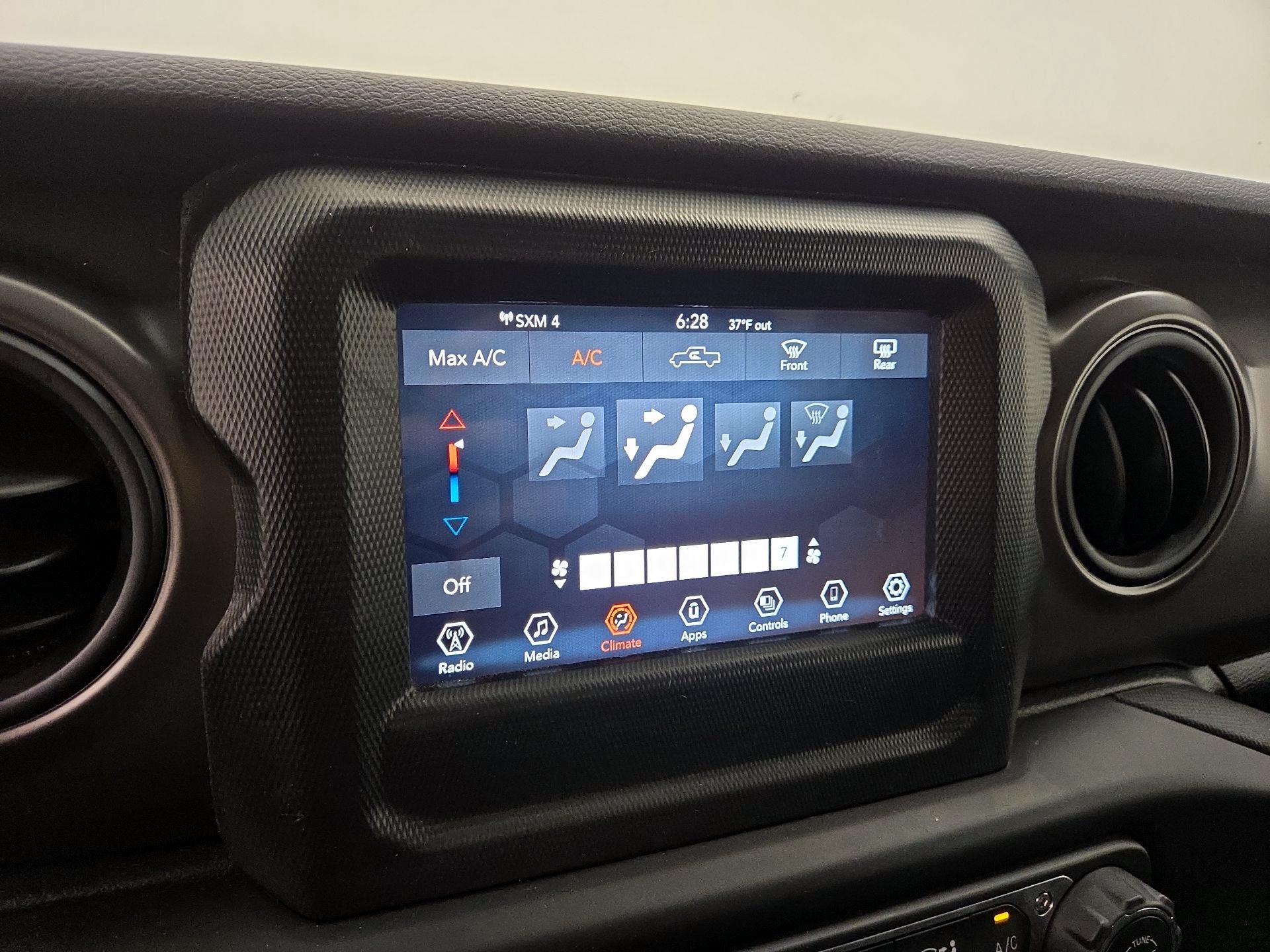 Thumbnail: 2022 Jeep Gladiator - 16