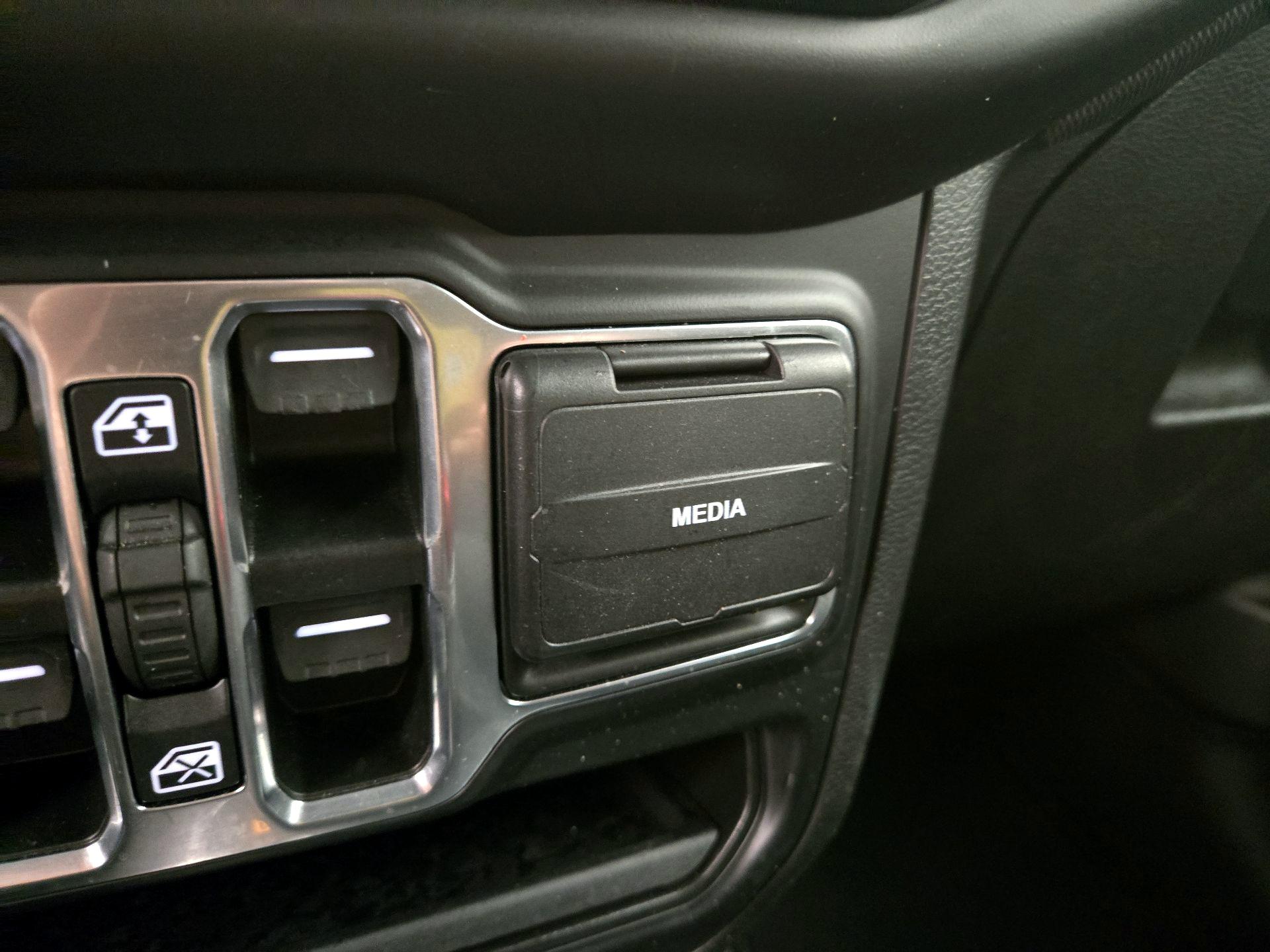 Thumbnail: 2022 Jeep Gladiator - 18