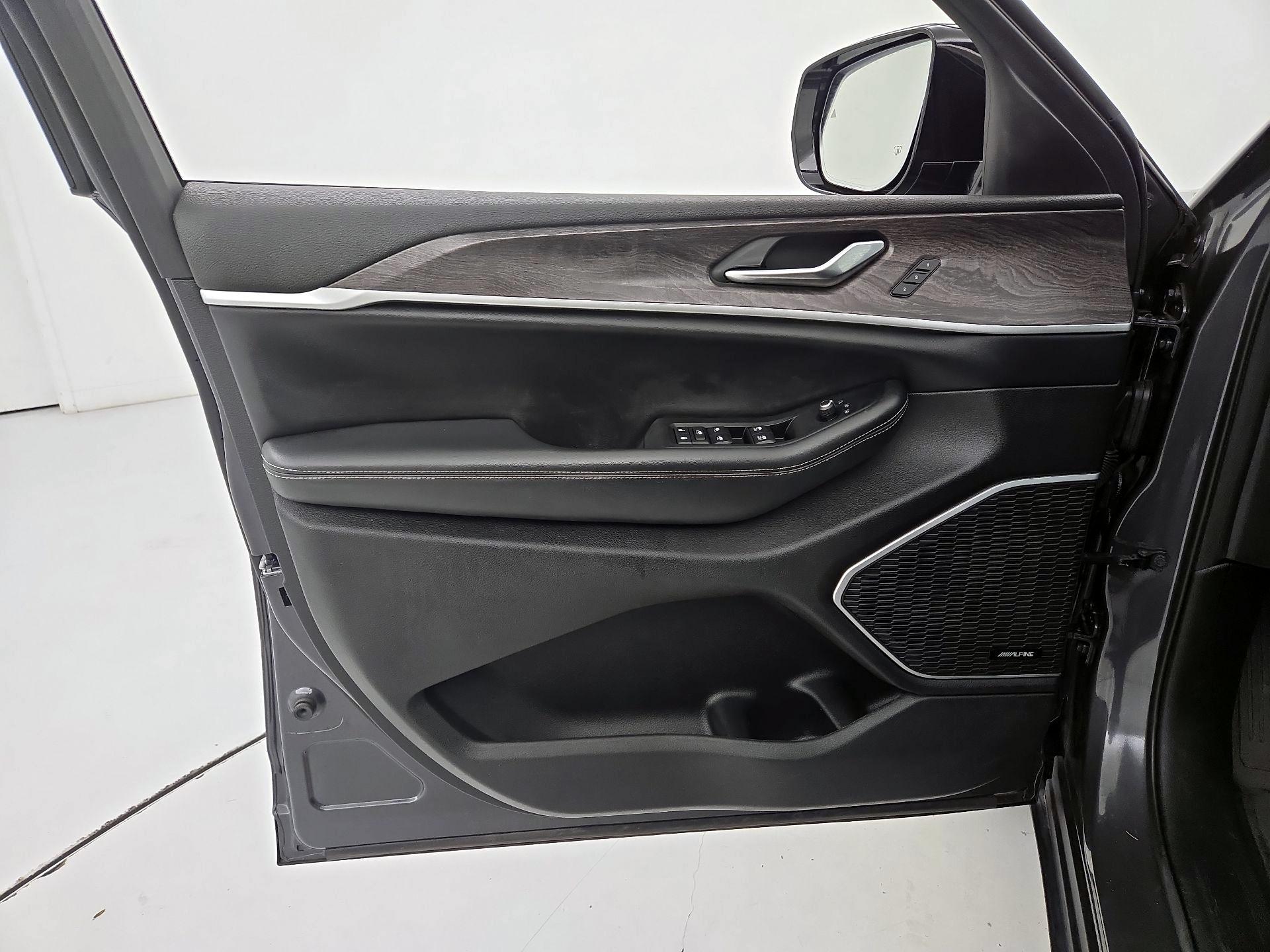 Thumbnail: 2022 Jeep Grand Cherokee L - 12