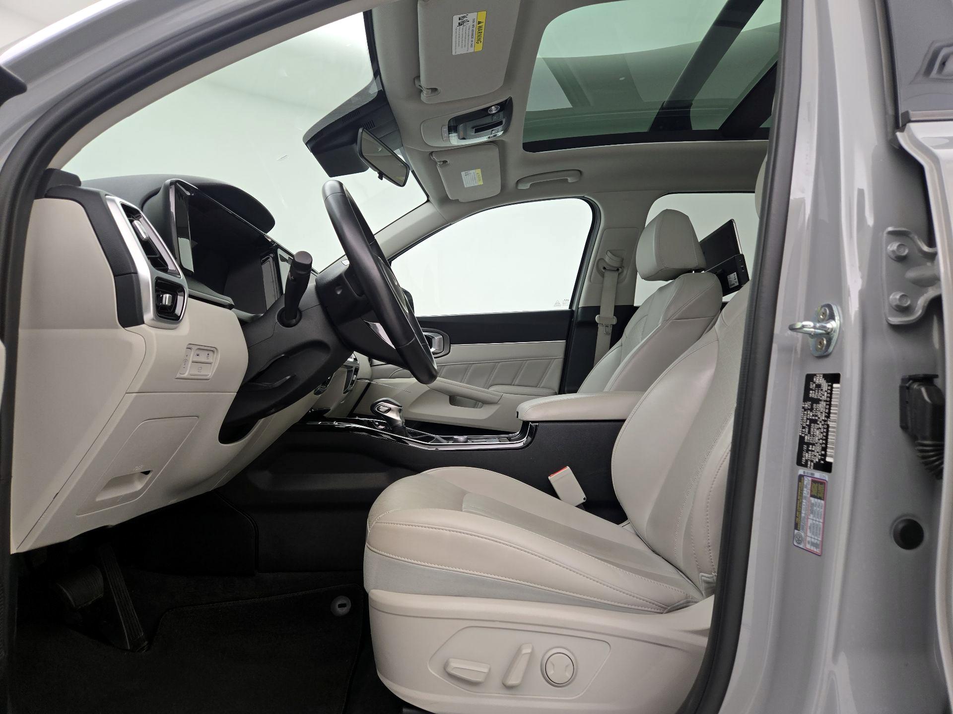 Thumbnail: 2022 Kia Sorento - 11