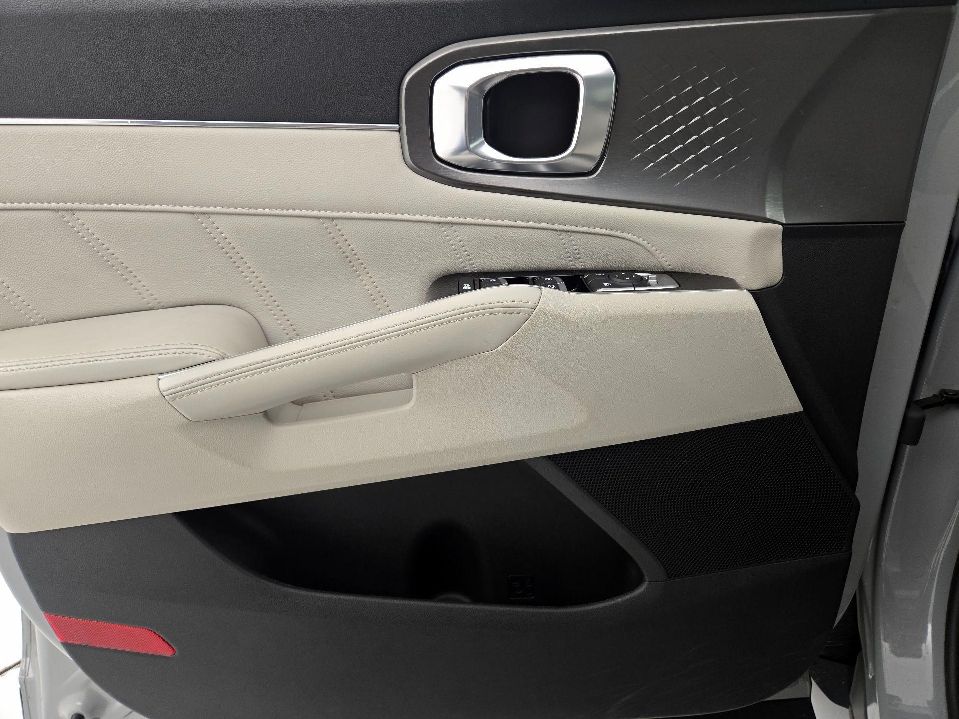 Thumbnail: 2022 Kia Sorento - 12